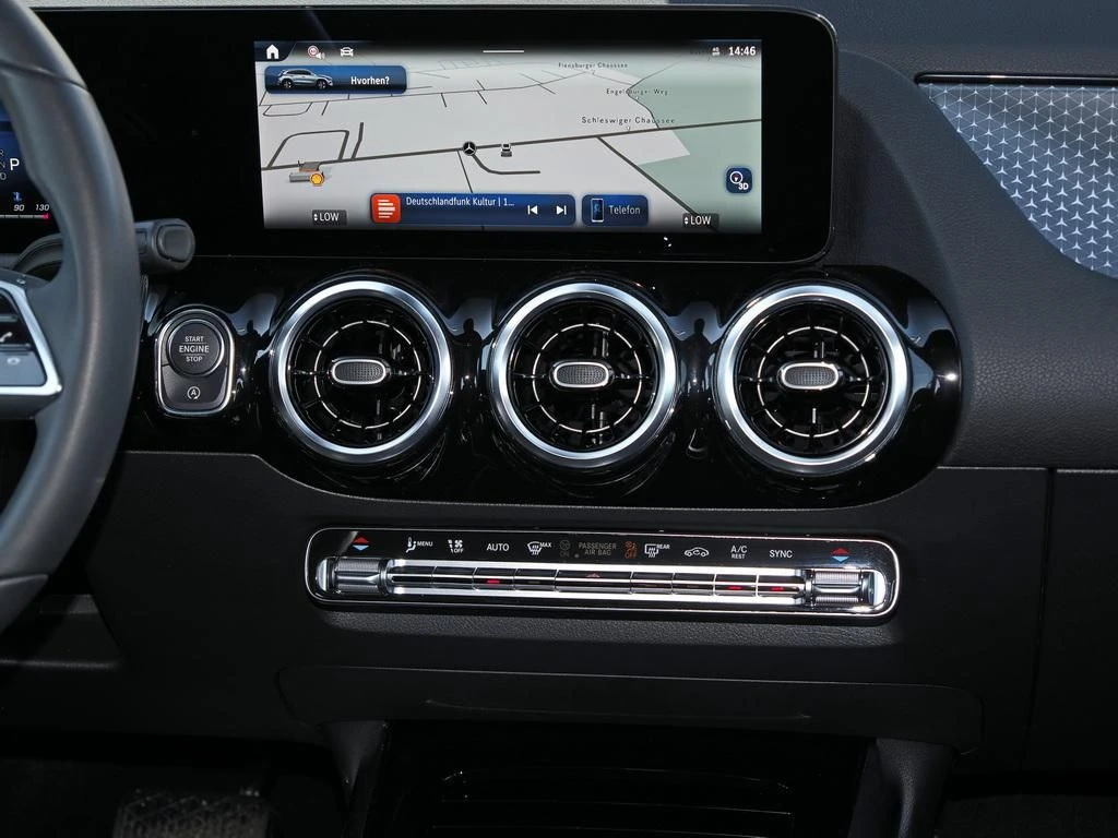 Mercedes-Benz-GLA 200 d-image-11