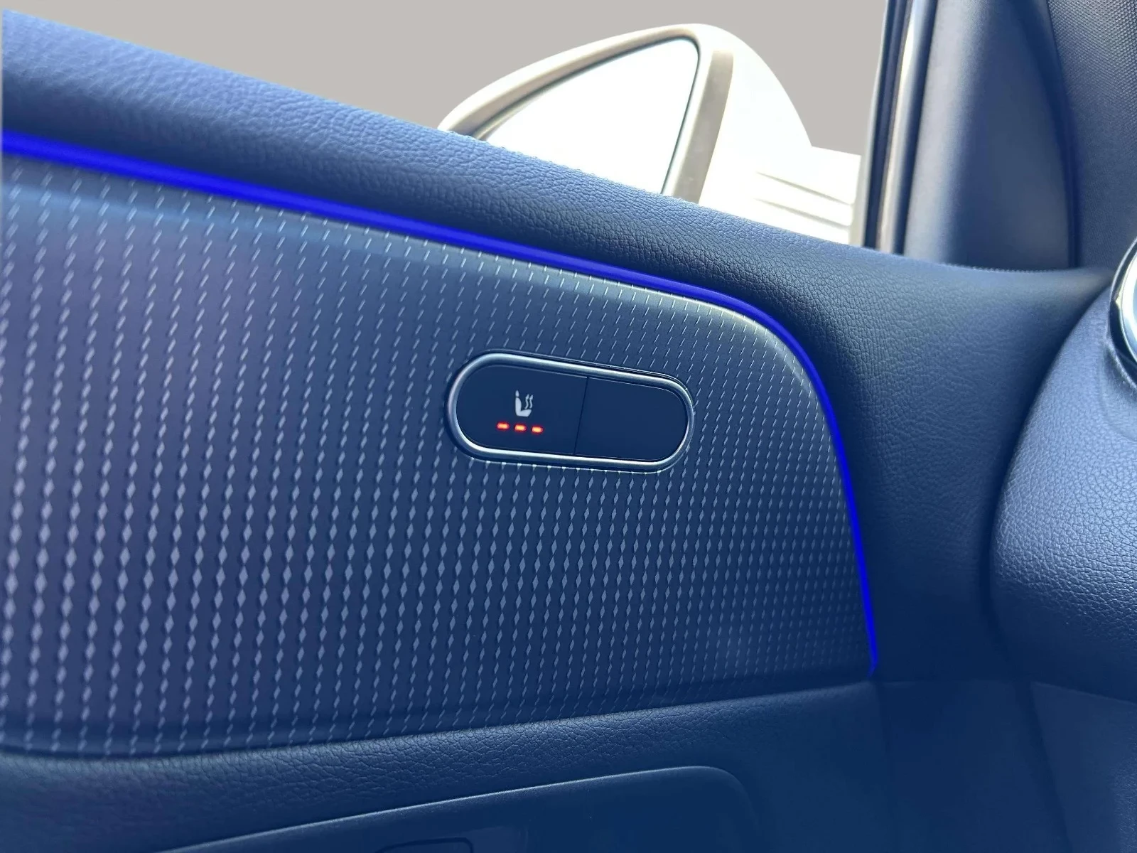 Mercedes-Benz-EQB-image-10