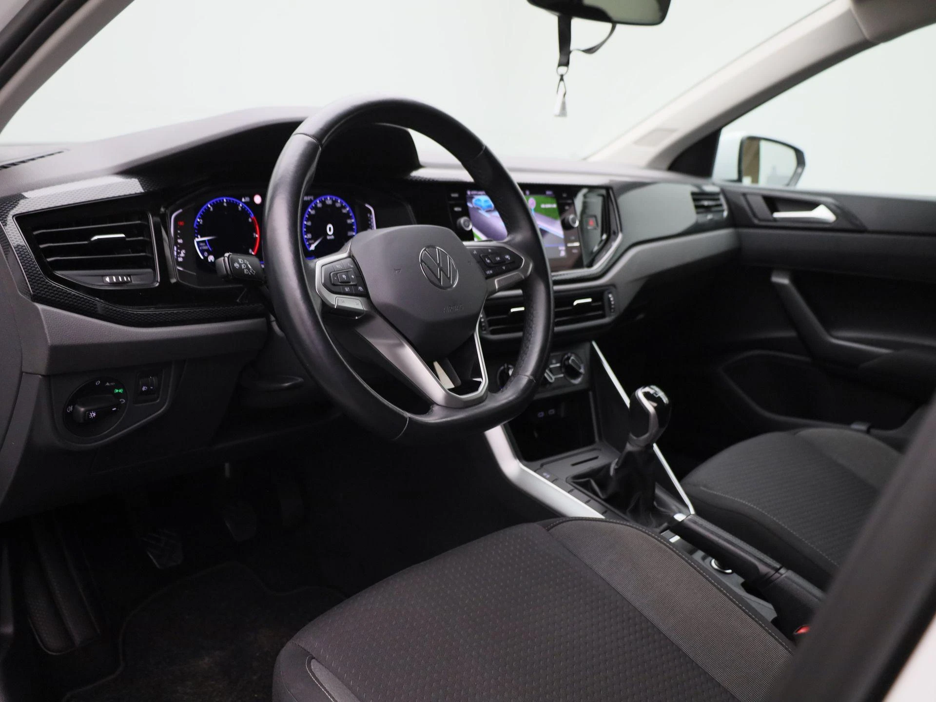 Volkswagen-Polo-image-28