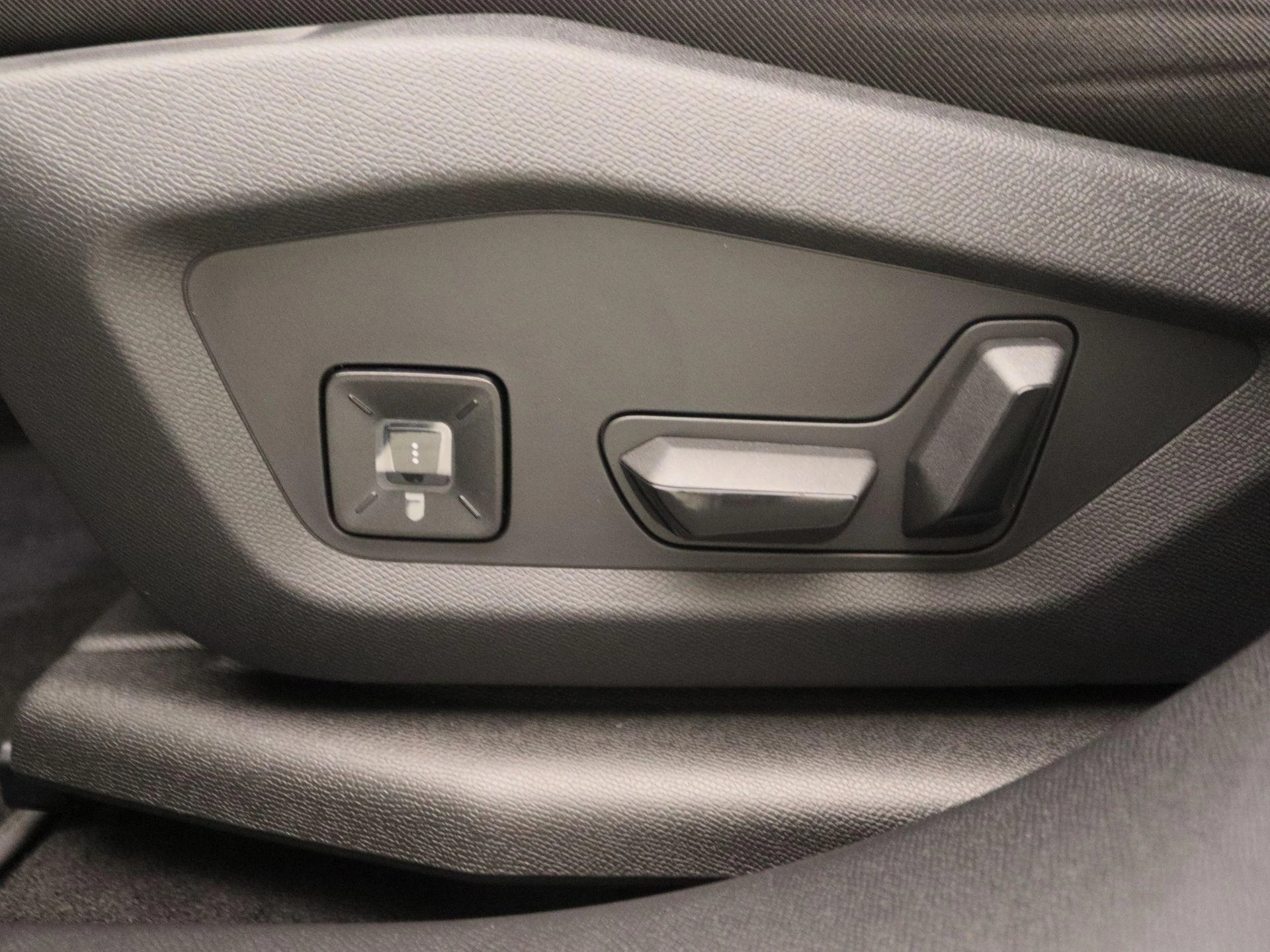 Opel-Grandland-image-16