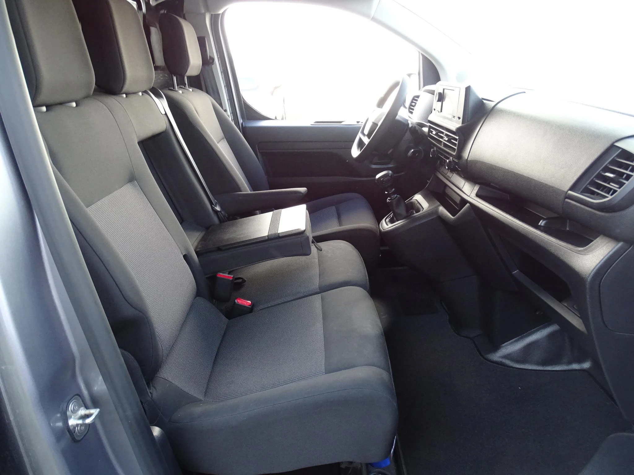 Opel-Vivaro-image-13