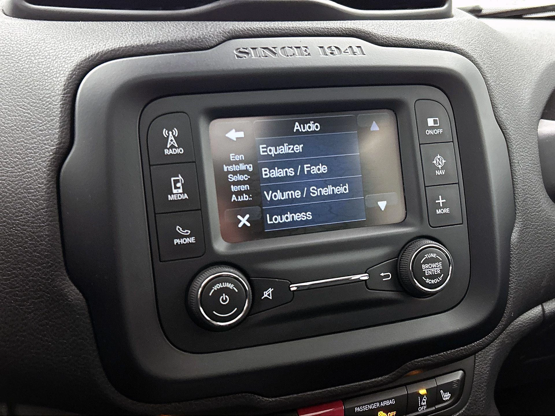 Jeep-Renegade-image-10