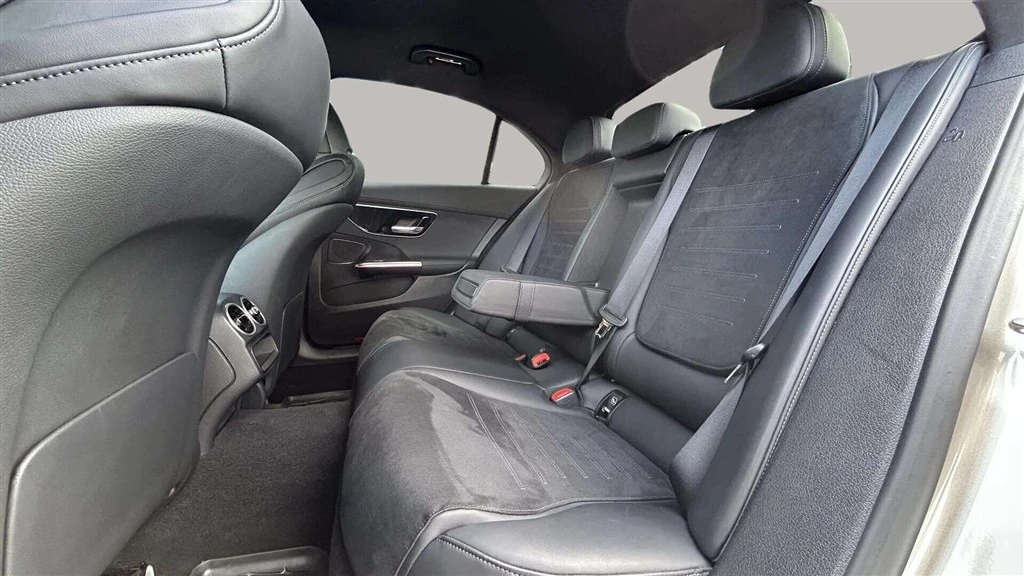 Mercedes-Benz-C-Klasse-image-23