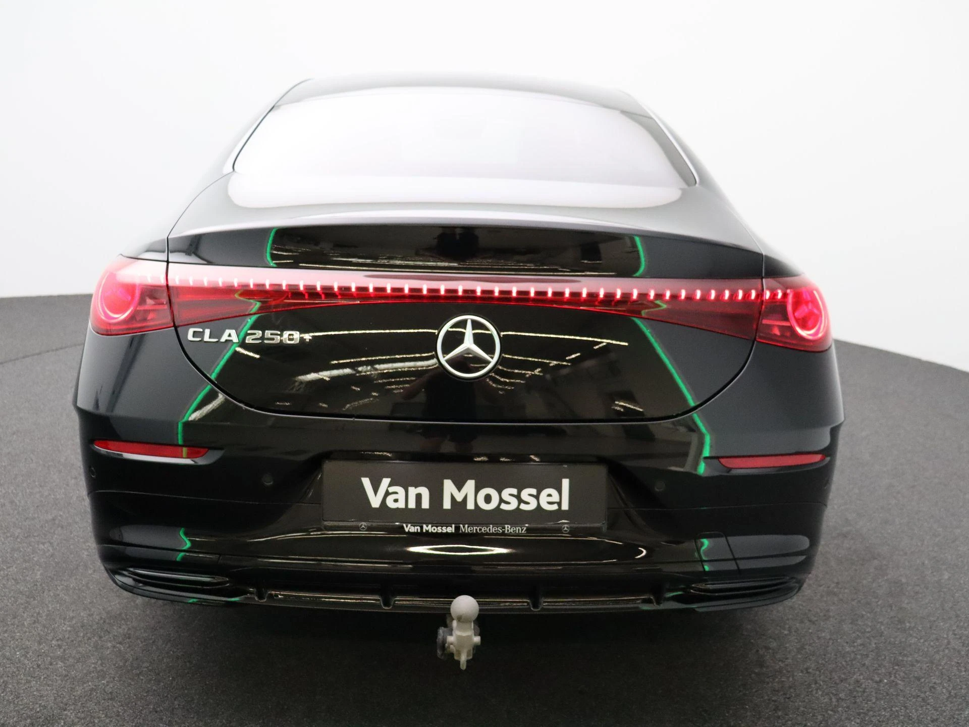 Mercedes-Benz-CLA-image-23
