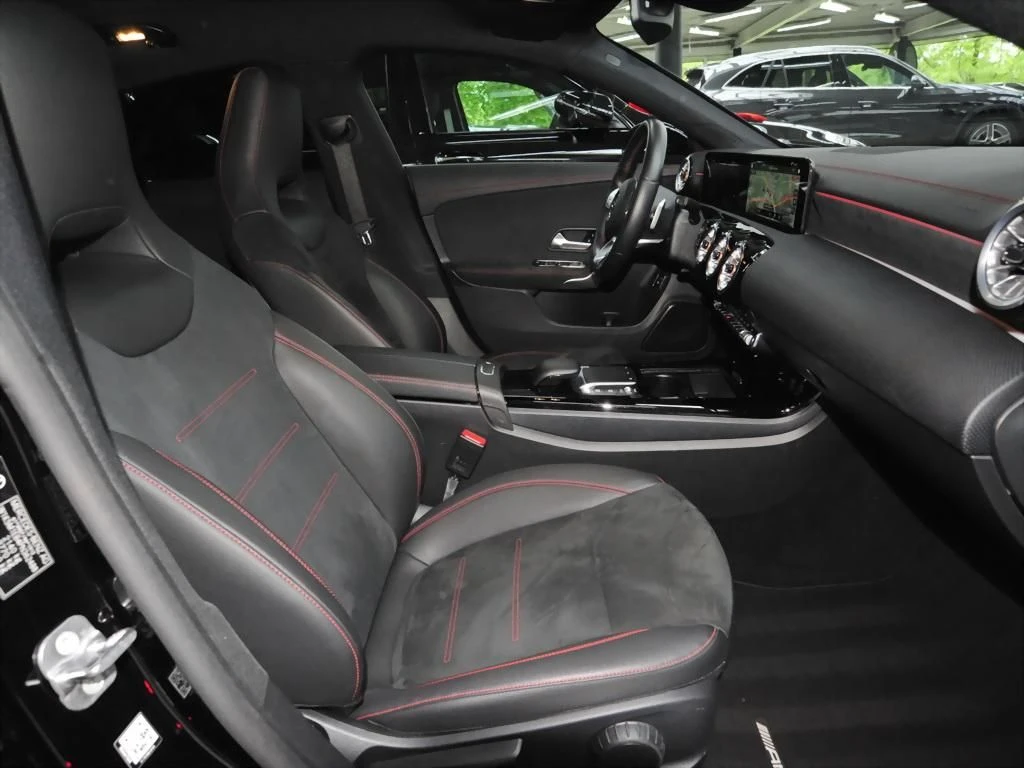 Mercedes-Benz-CLA 220 d-image-11