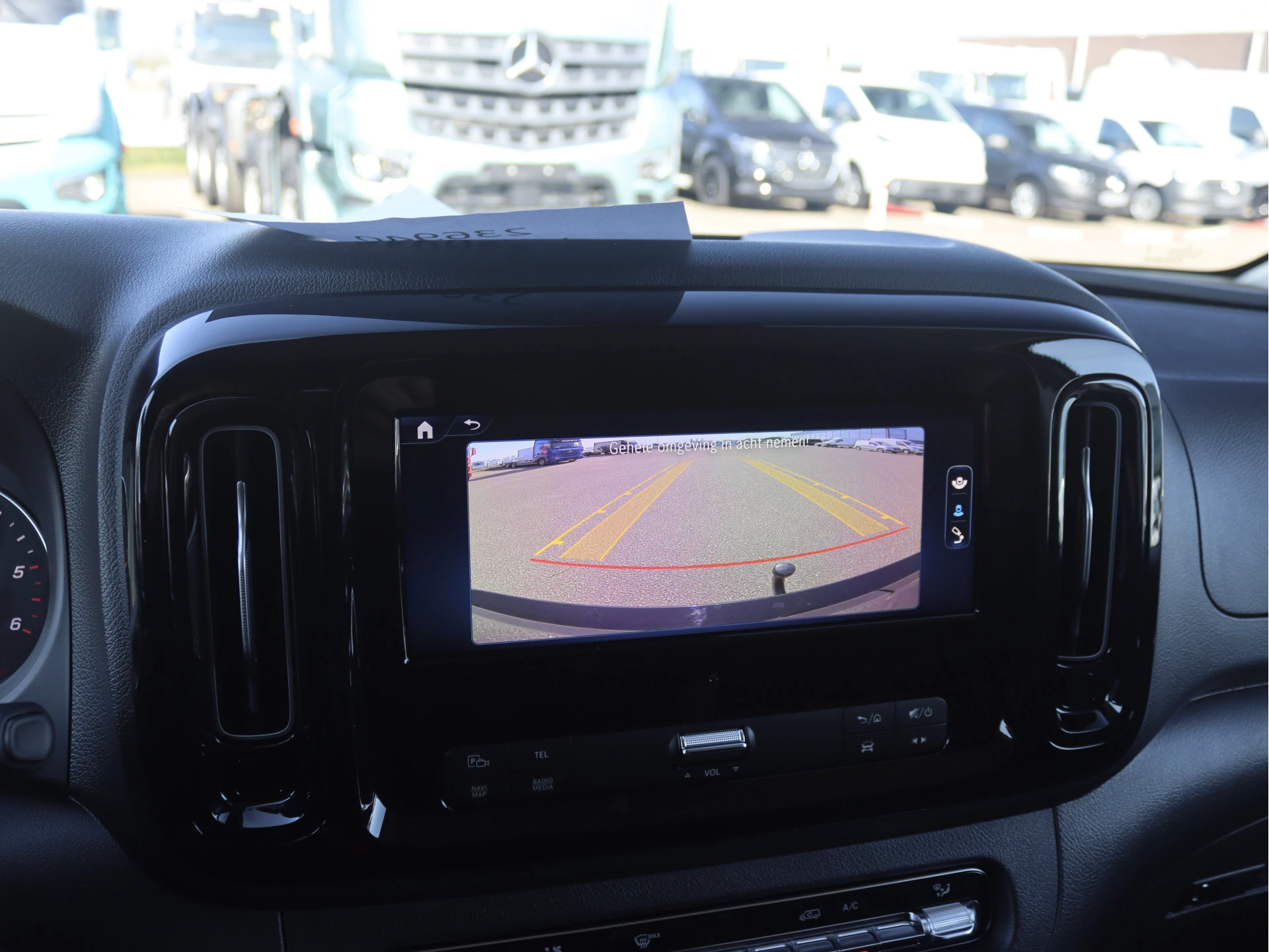 Mercedes-Benz-Vito-image-6