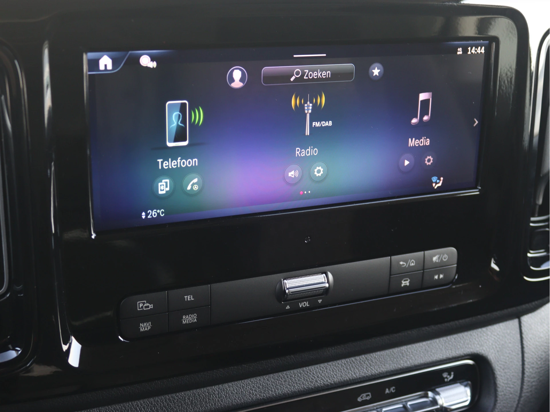 Mercedes-Benz-Vito-image-9