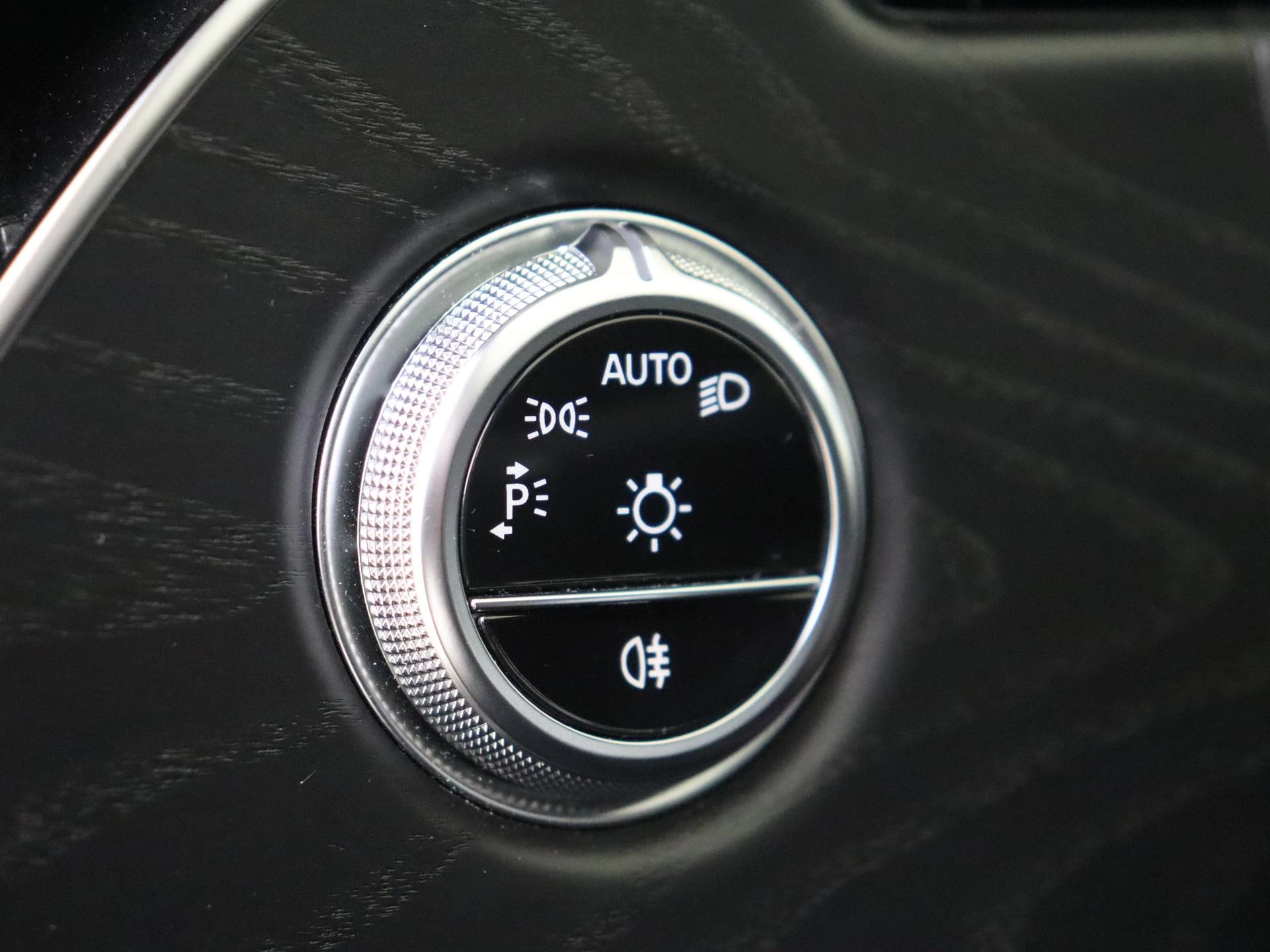 Mercedes-Benz-E-Klasse-image-26