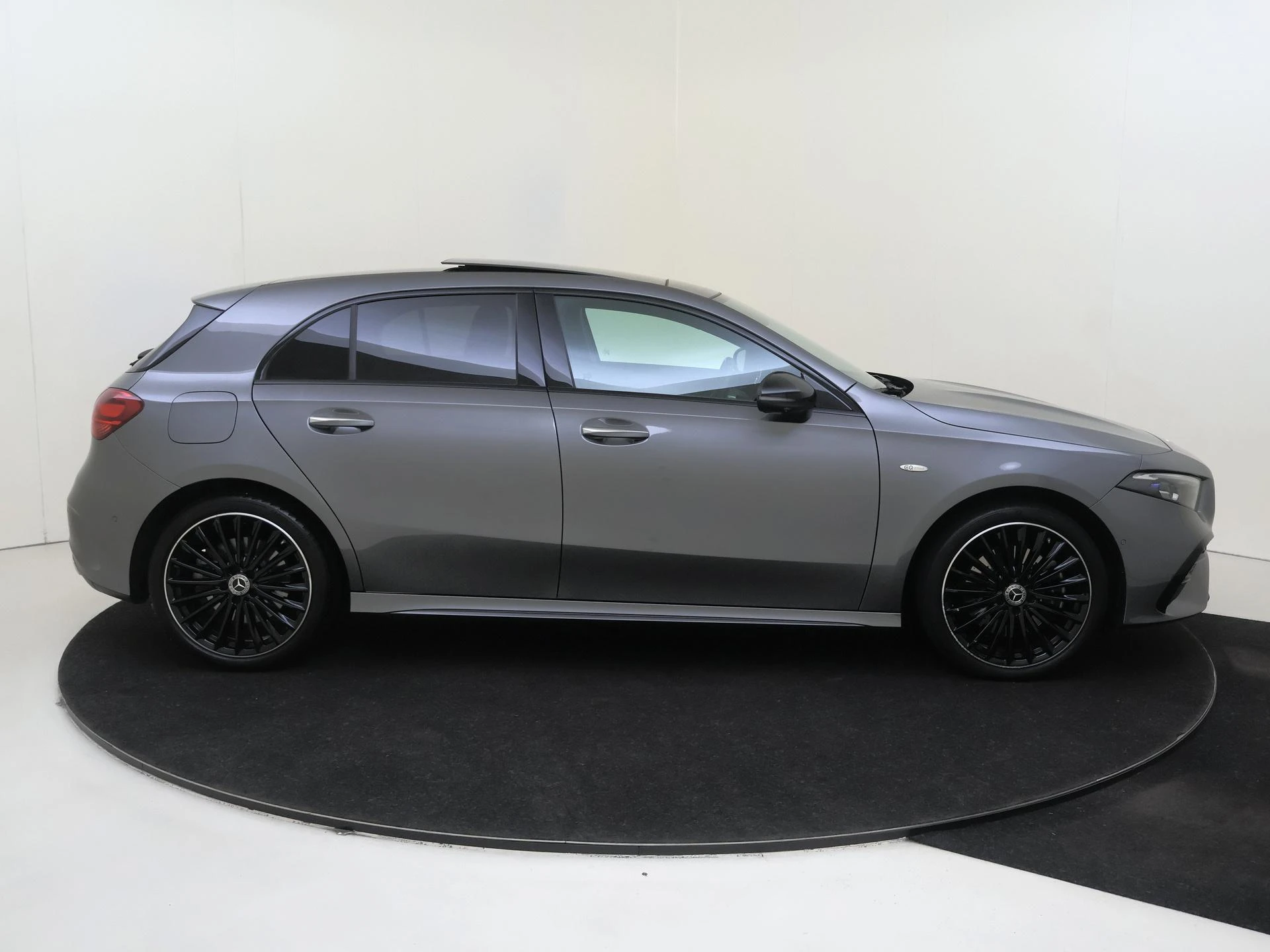 Mercedes-Benz-A-Klasse-image-8