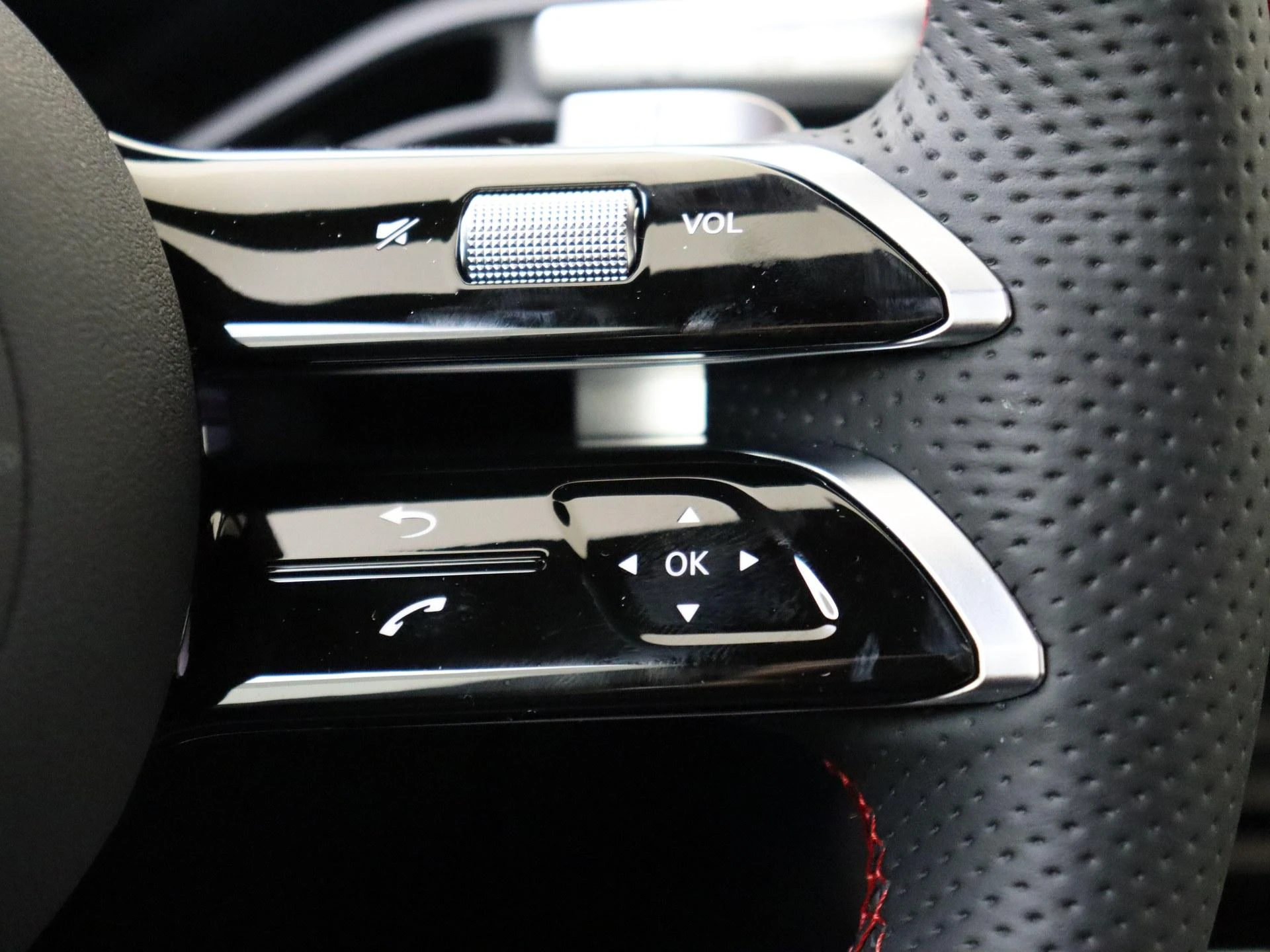 Mercedes-Benz-CLA-image-13