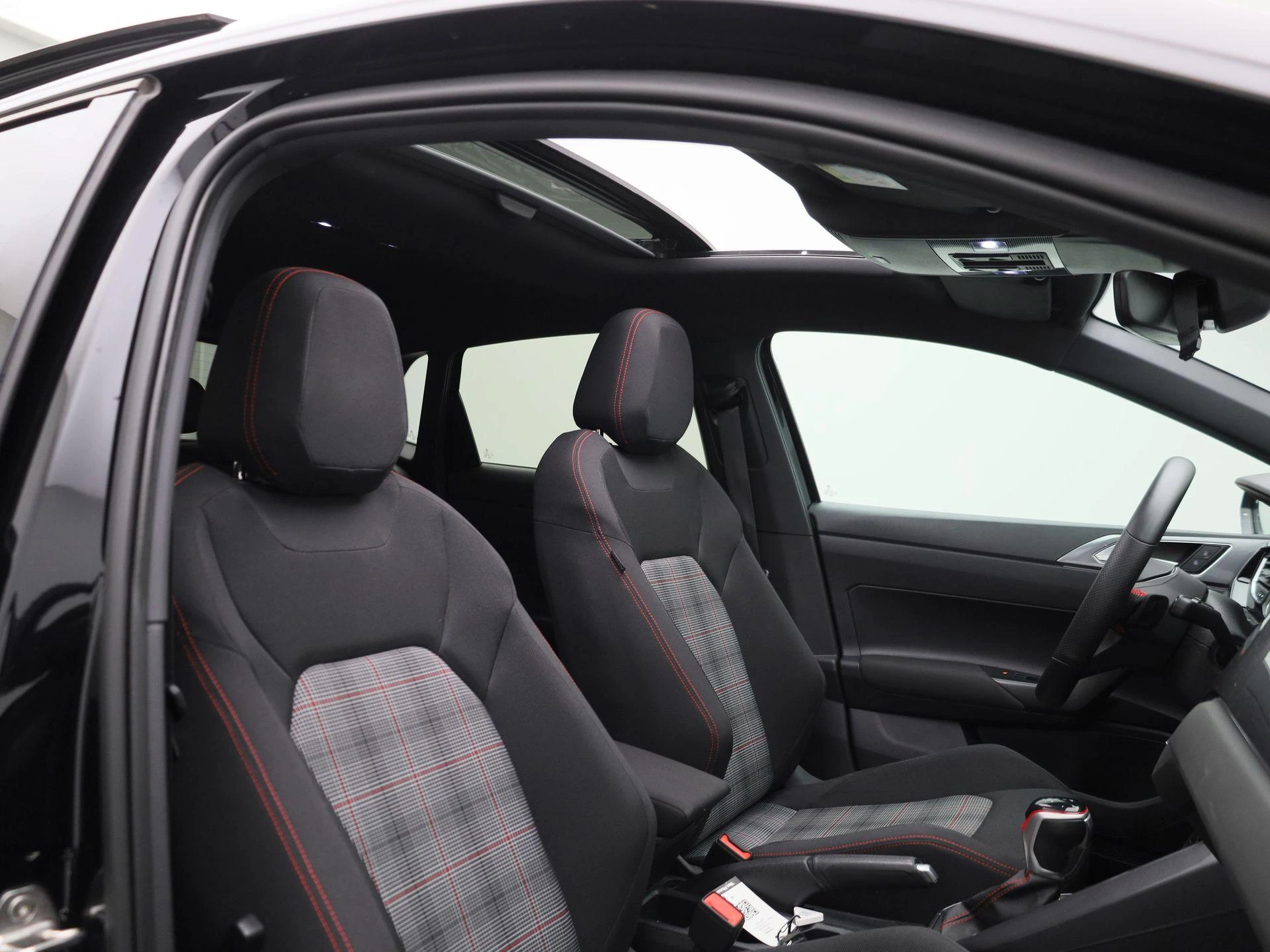 Volkswagen-Polo-image-35