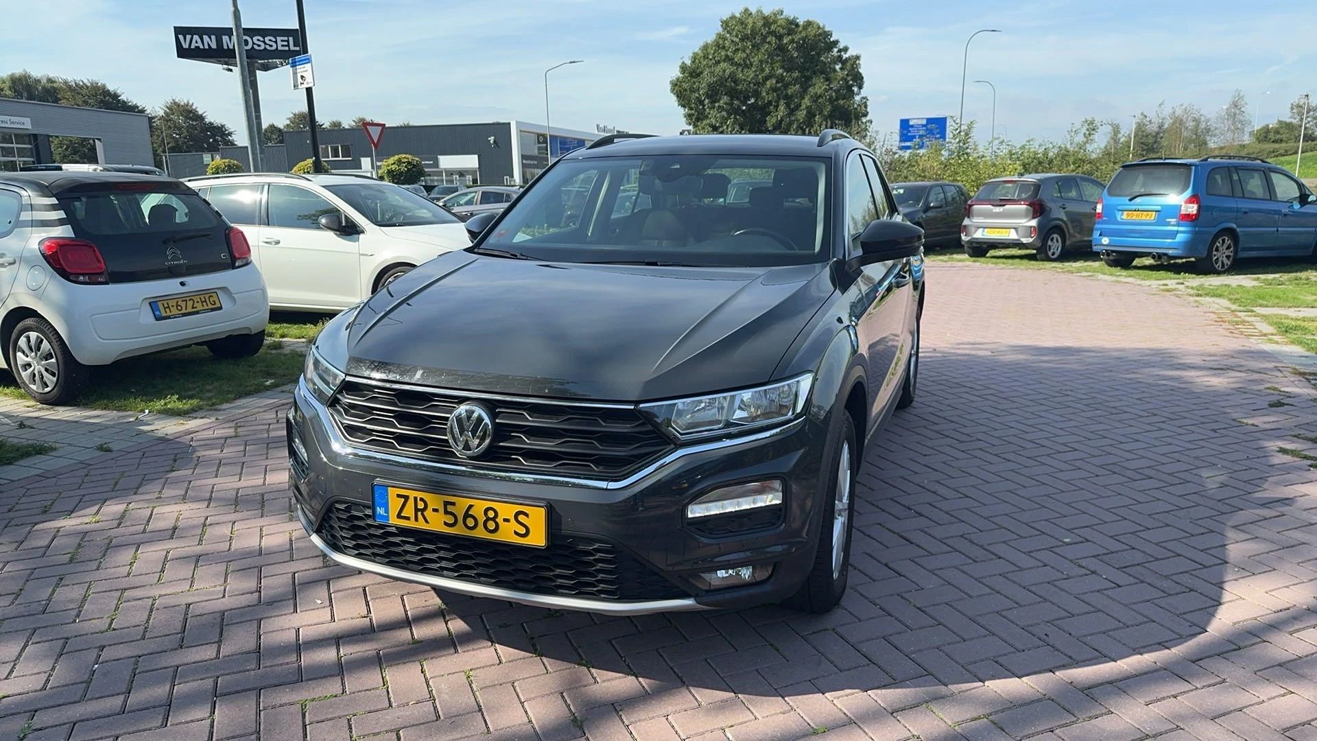 Volkswagen-T-Roc-image-1