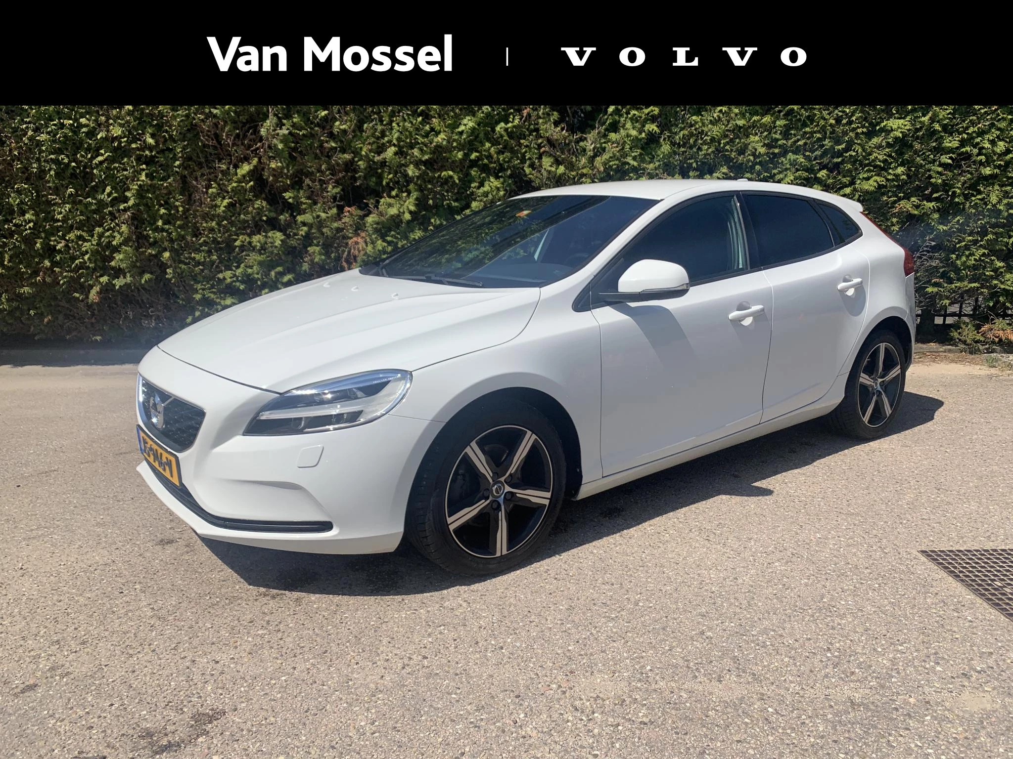 Volvo-V40-image-0