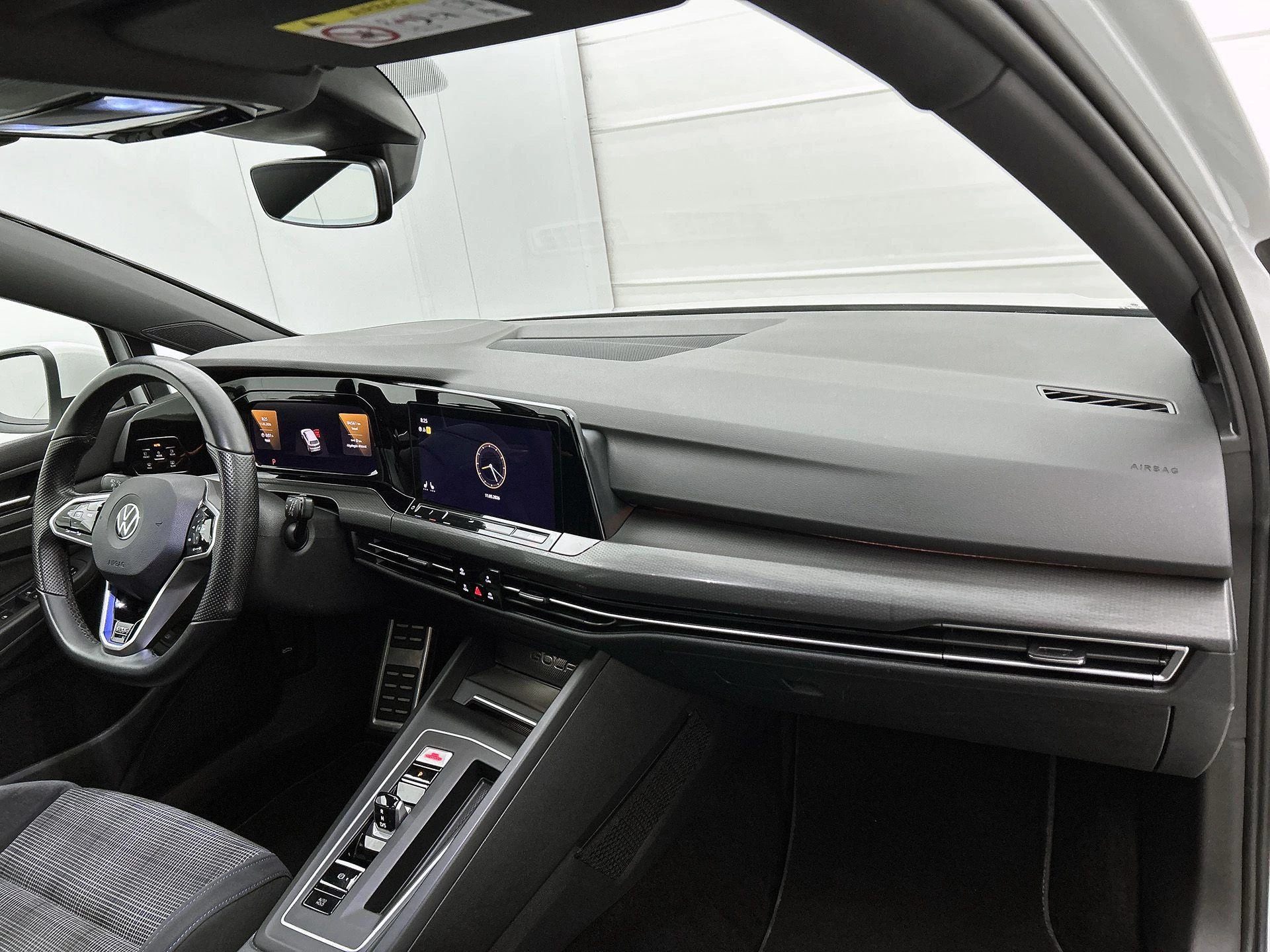 Volkswagen-Golf-image-16