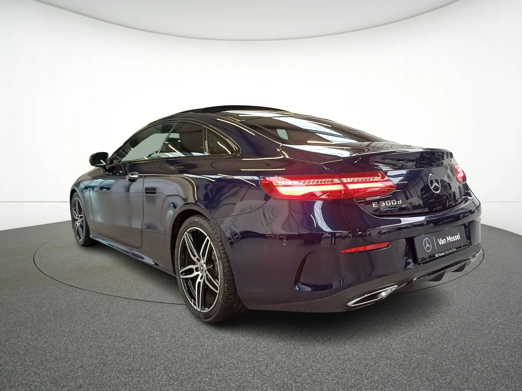 Mercedes-Benz-E-Klasse-image-4
