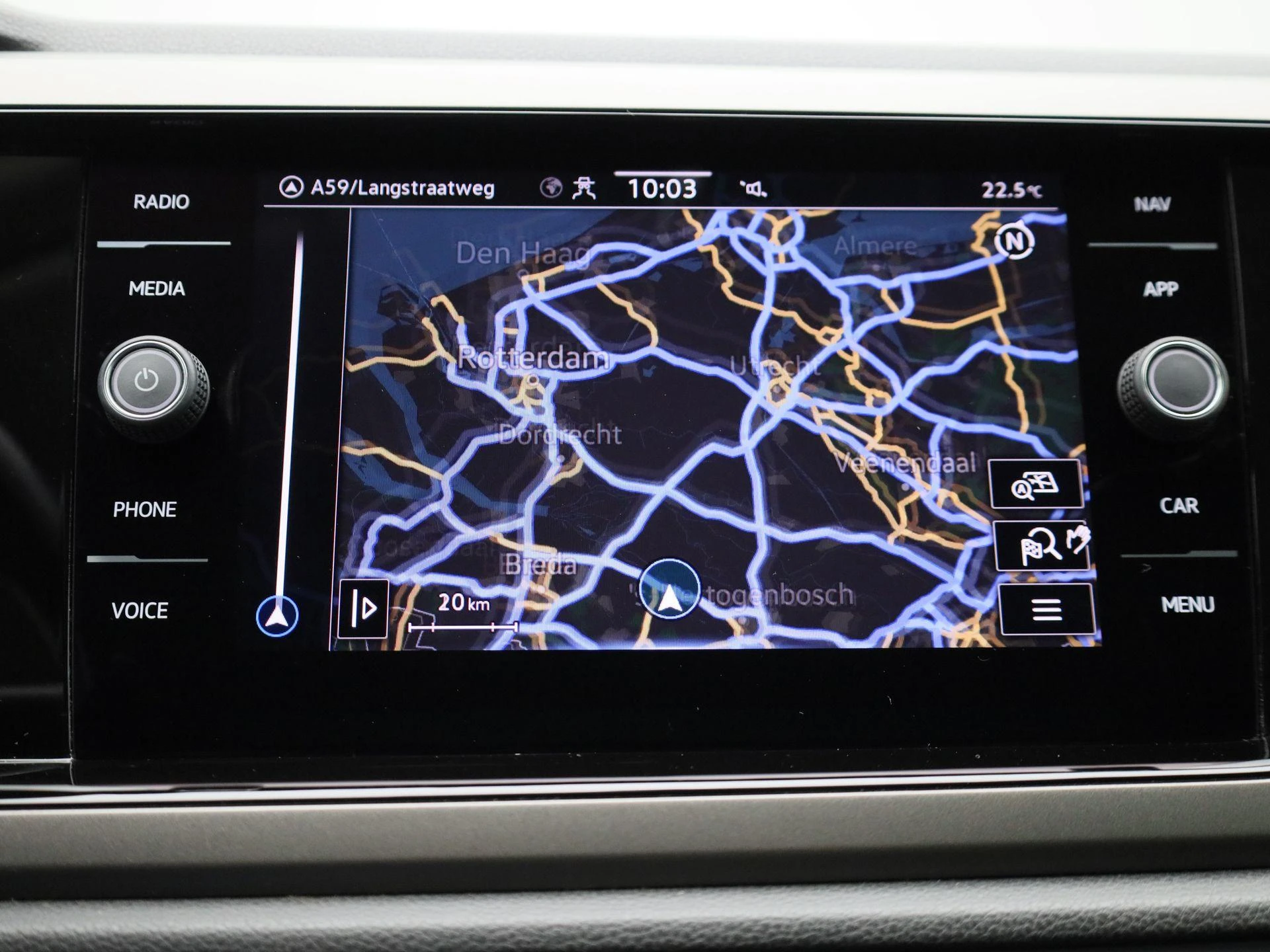 Volkswagen-Polo-image-17