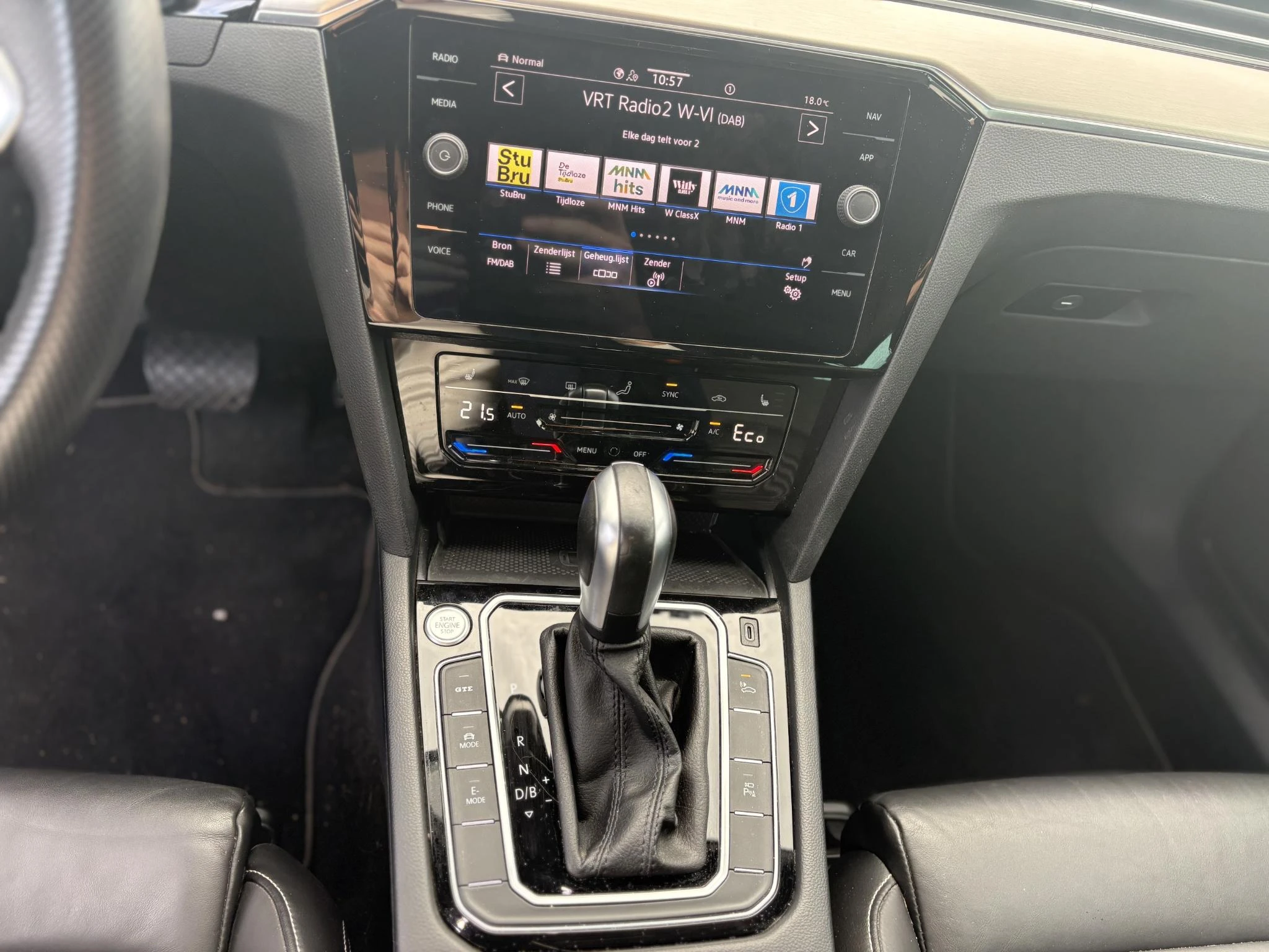 Volkswagen-Passat-image-8