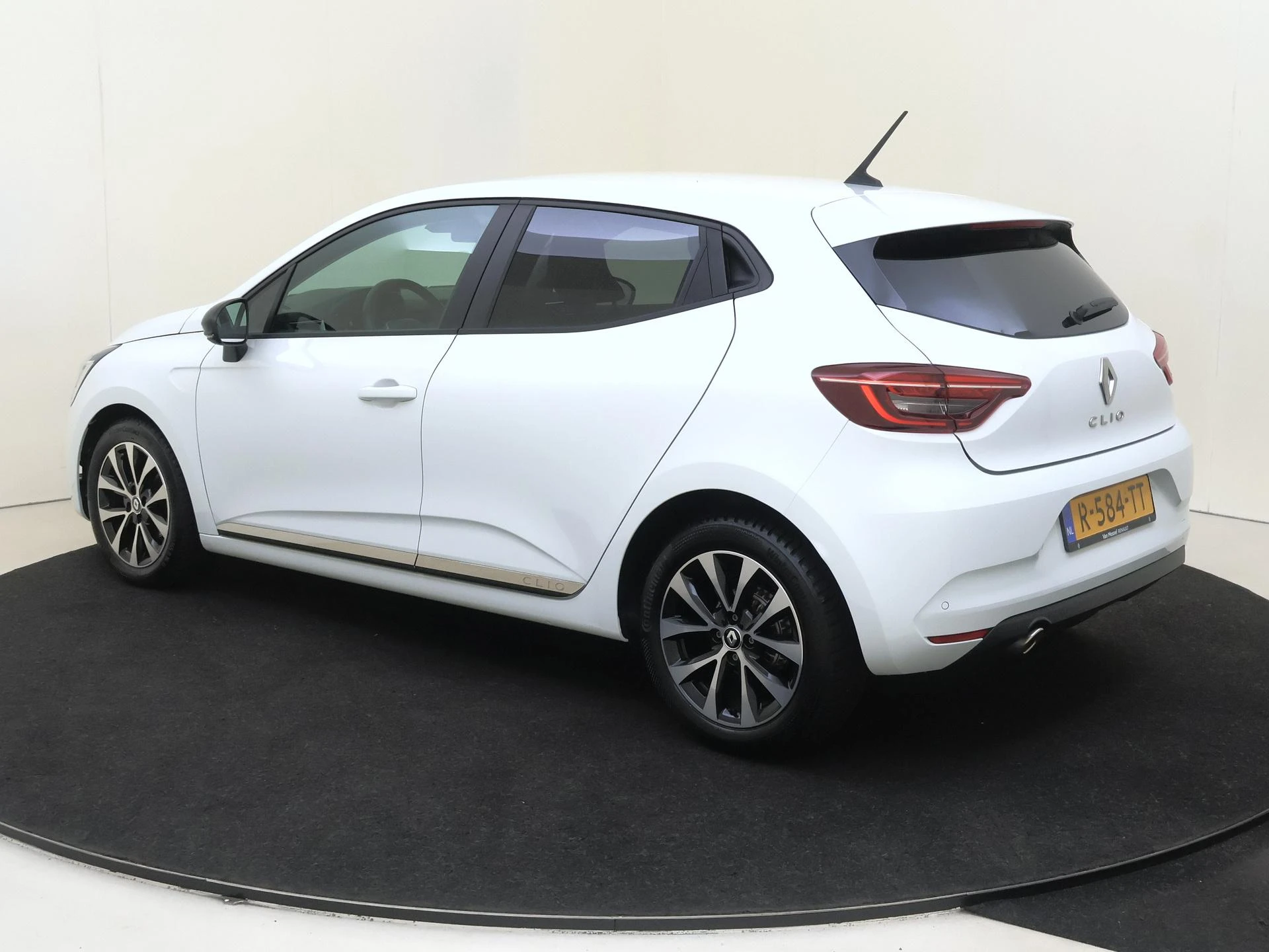 Renault-Clio-image-2