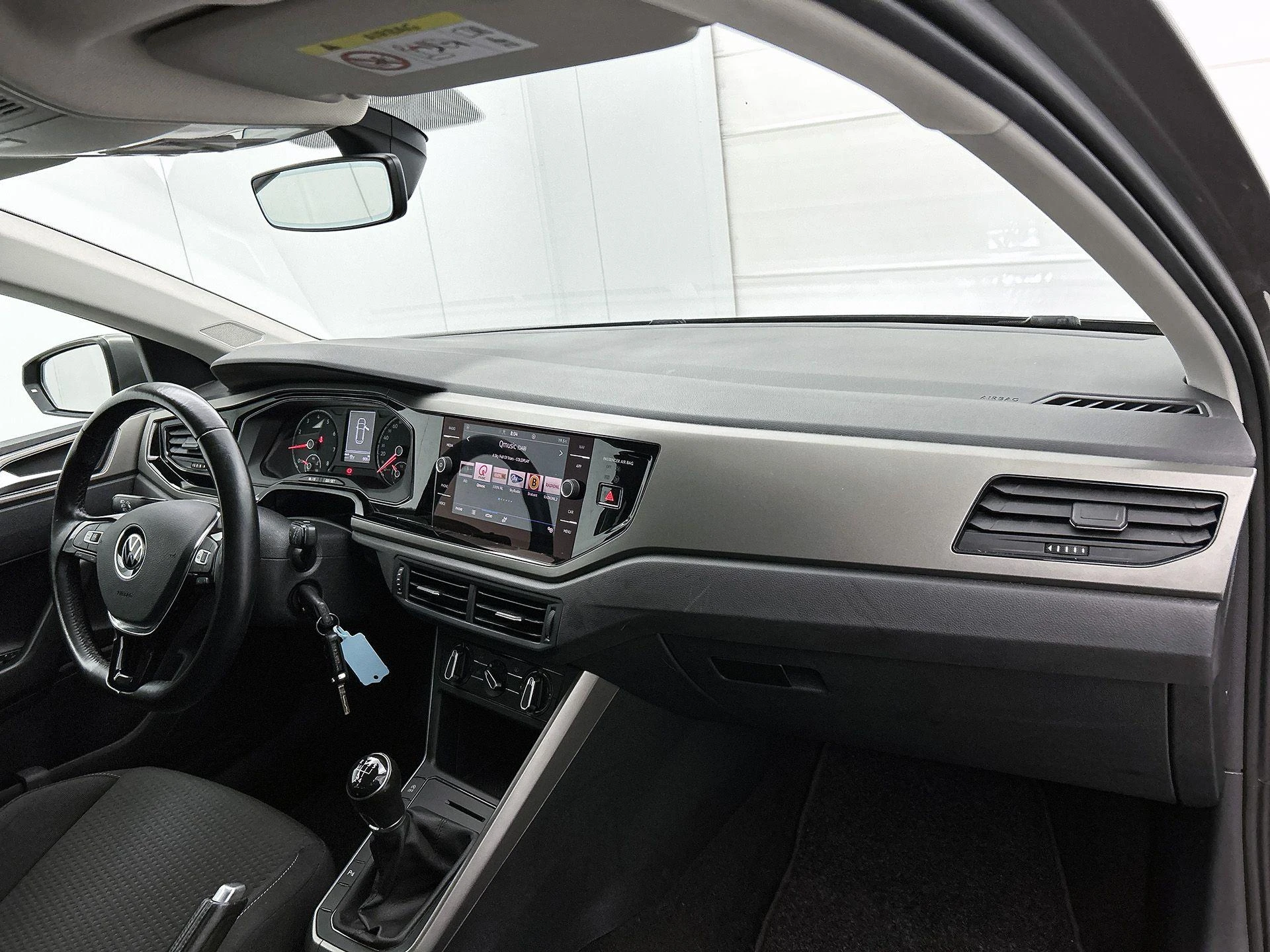 Volkswagen-Polo-image-18