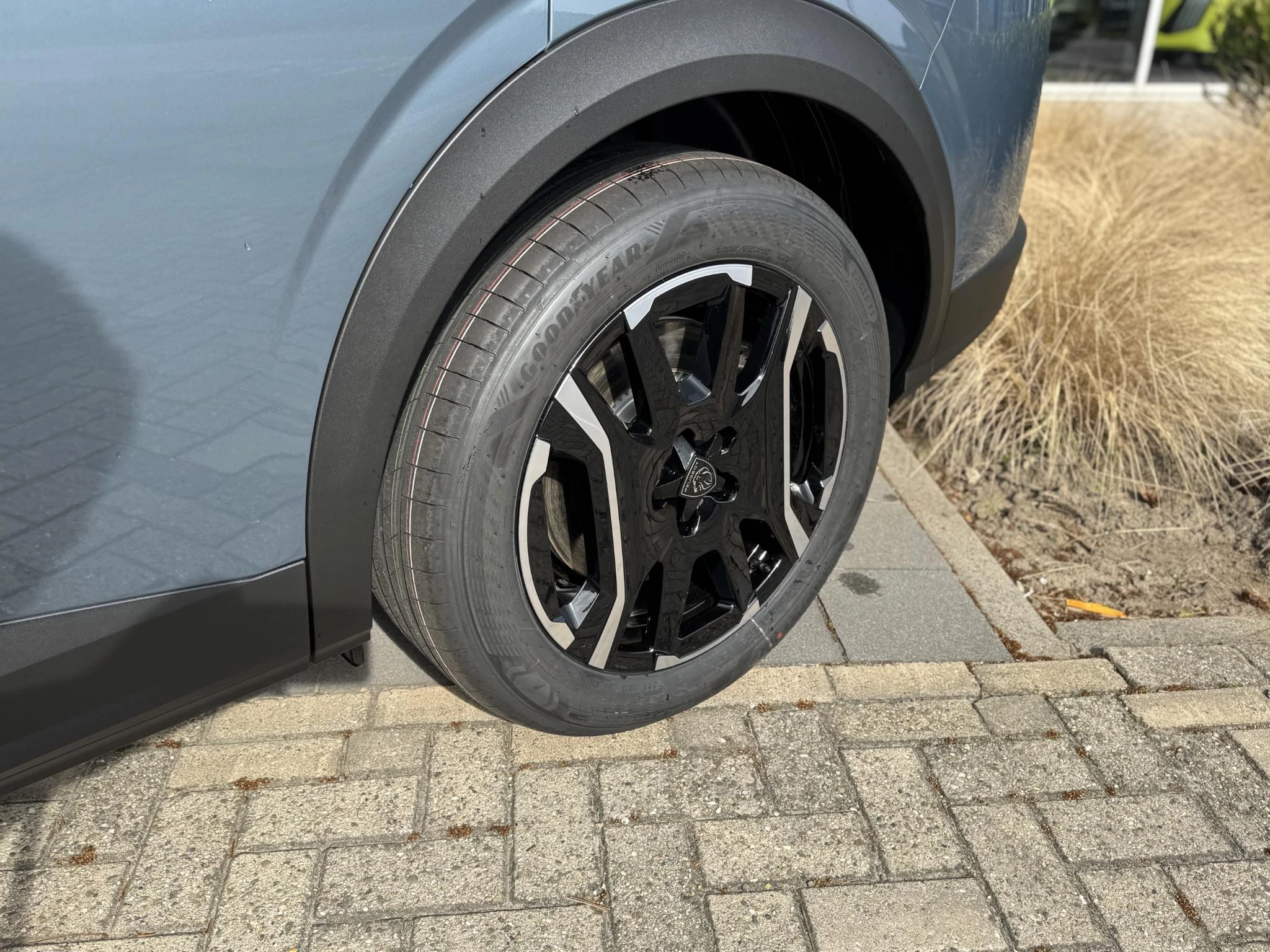 Peugeot-e-5008-image-10