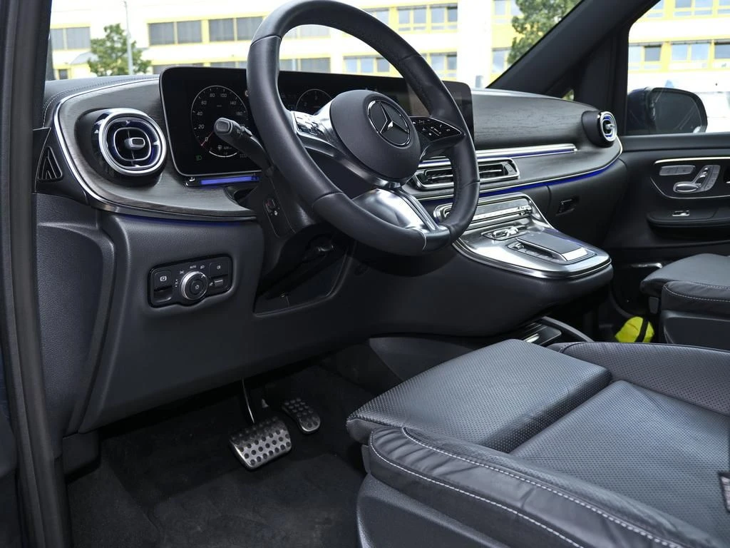 Mercedes-Benz-V-Klasse 300-image-6