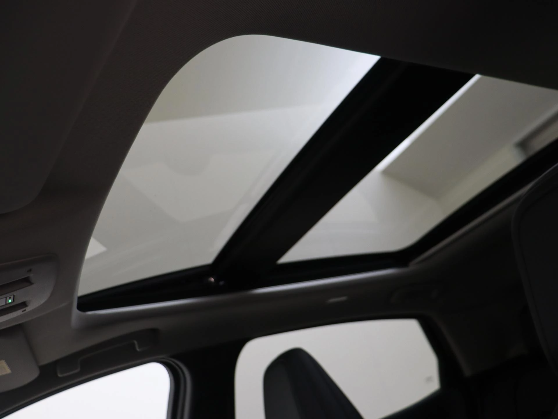 Nissan ARIYA 63kWh Batterij 217 1AT Evolve + 20" lichtmetalen velgen + 22 kW ingebouwde lader