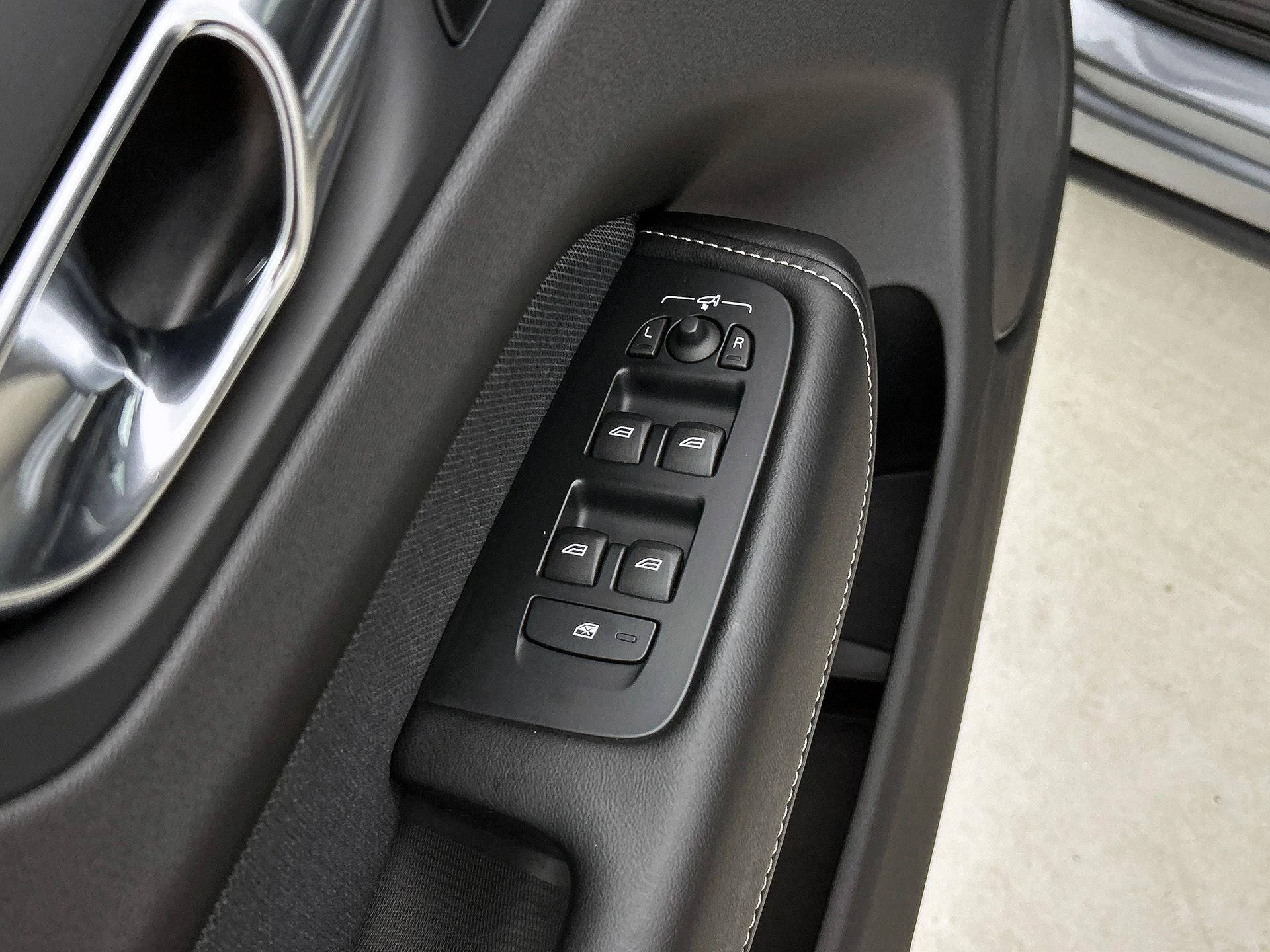 Volvo XC60 2.0 B5 R-Design
