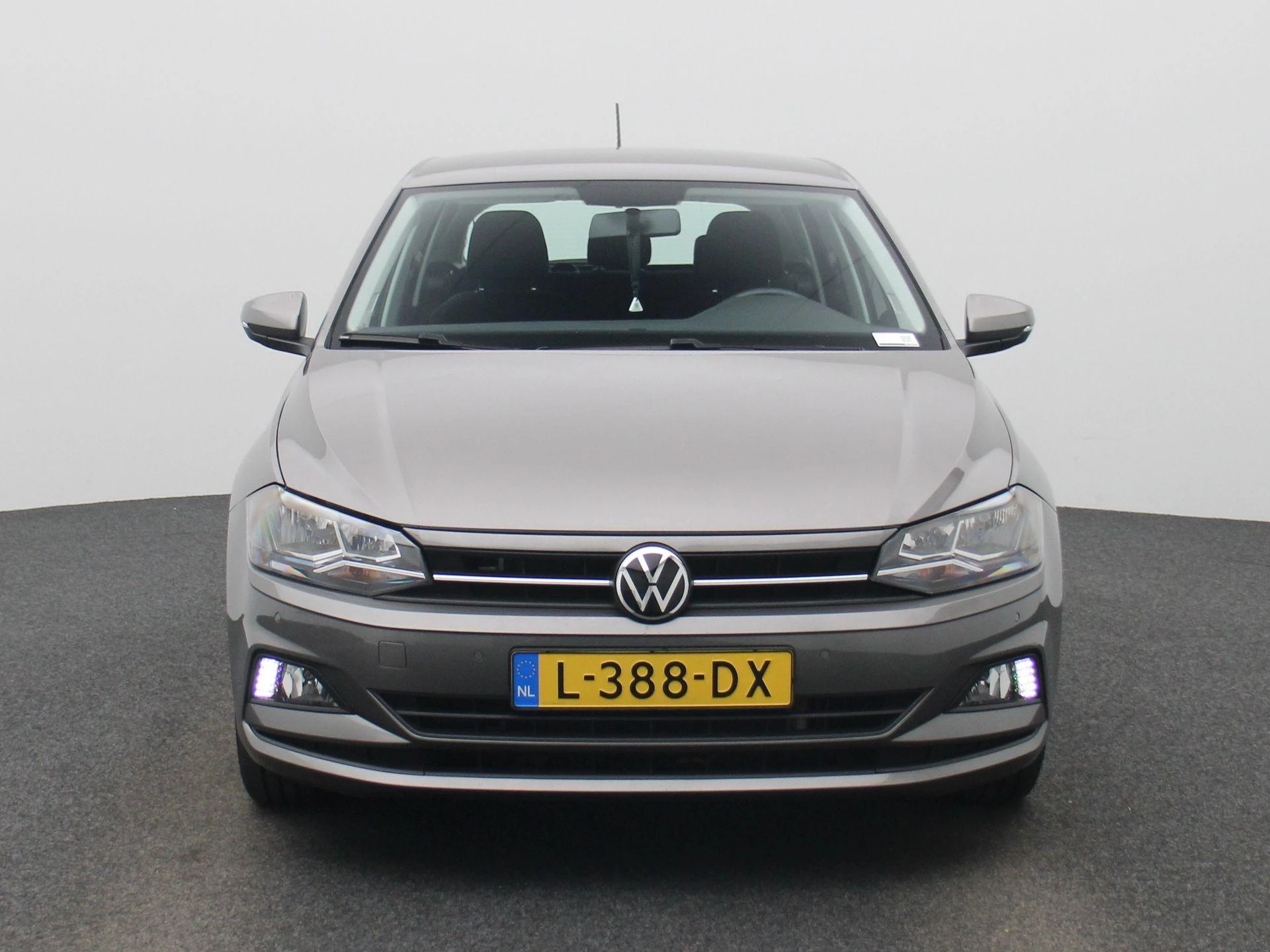 Volkswagen-Polo-image-2