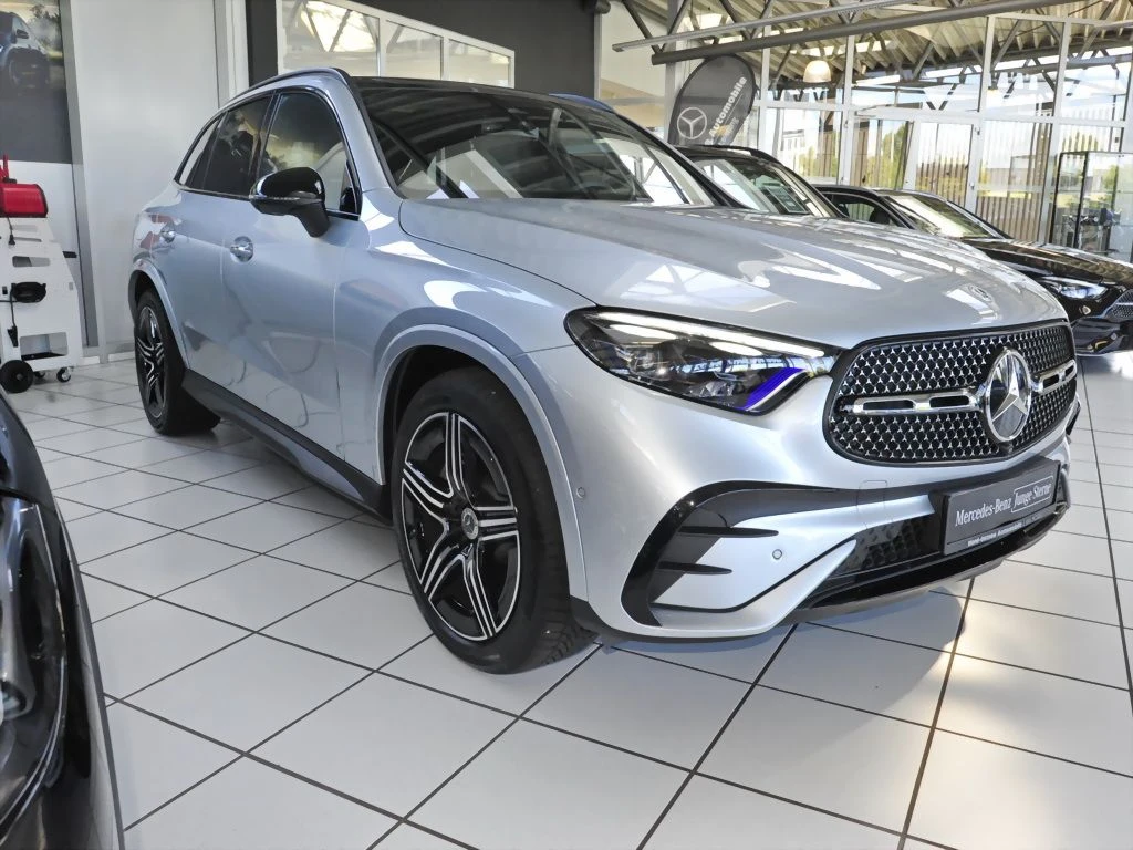 Mercedes-Benz-GLC 220 d-image-4