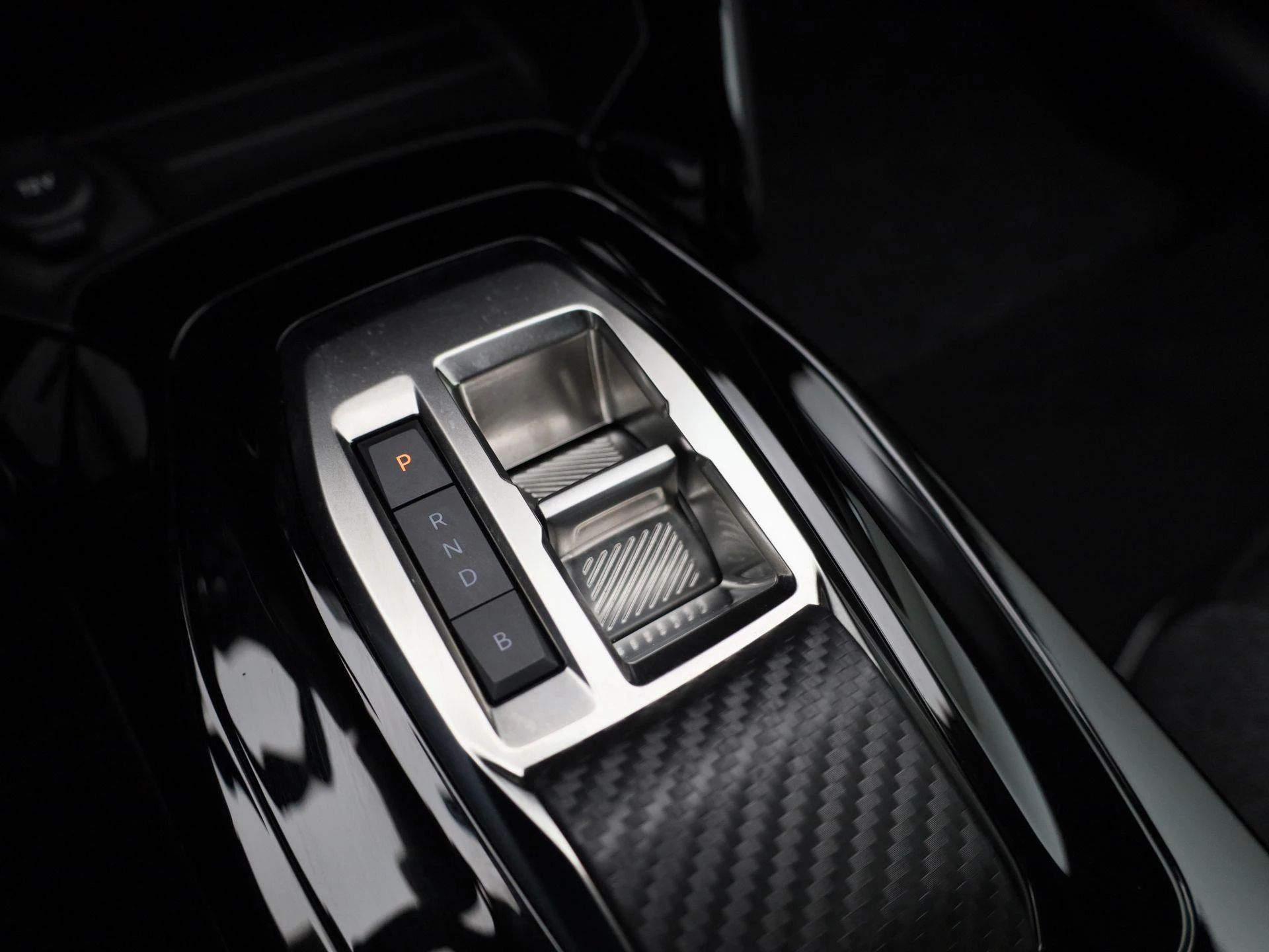 Peugeot-e-208-image-6