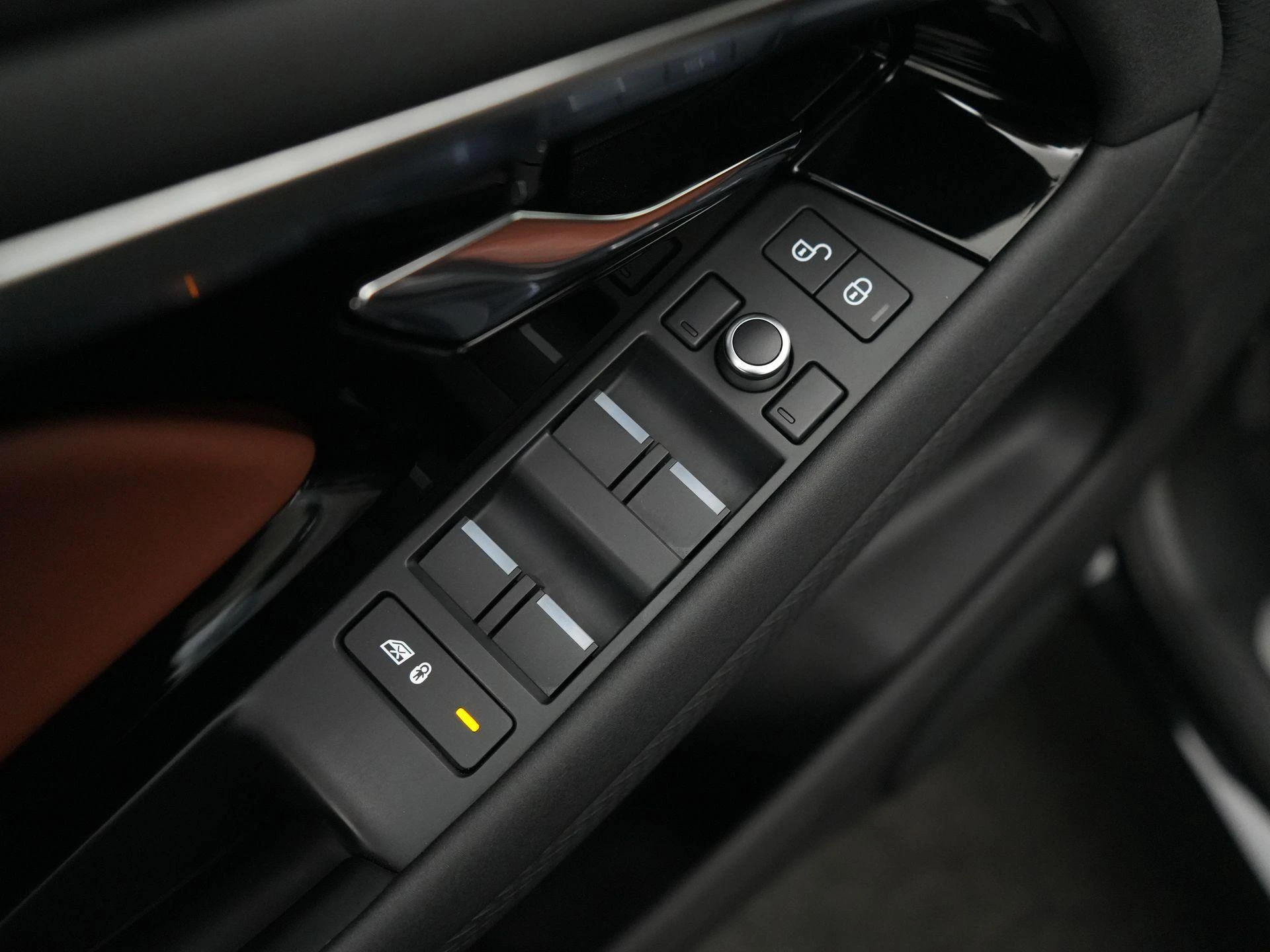 Land Rover-Range Rover Evoque-image-30