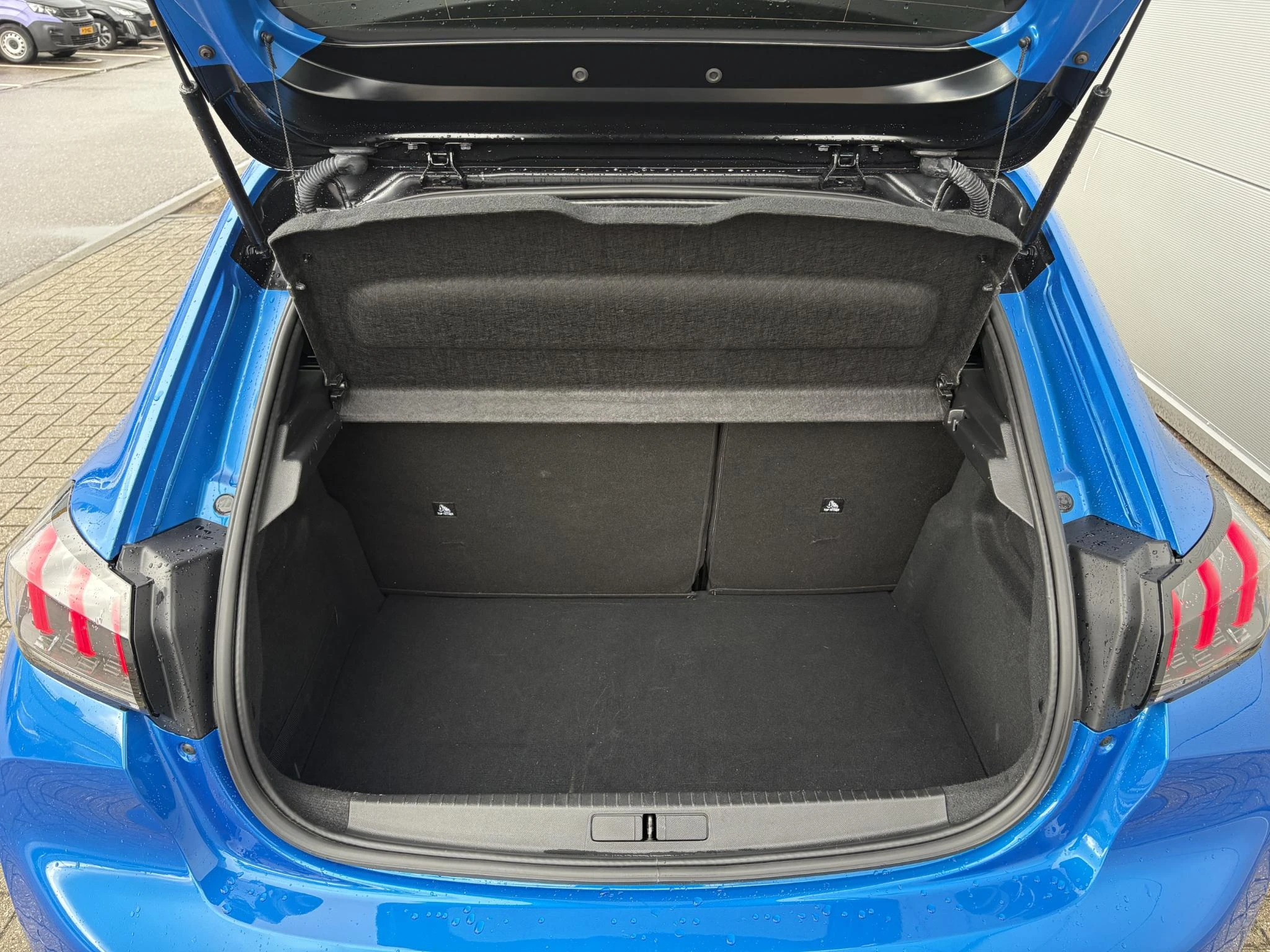Peugeot-208-image-12