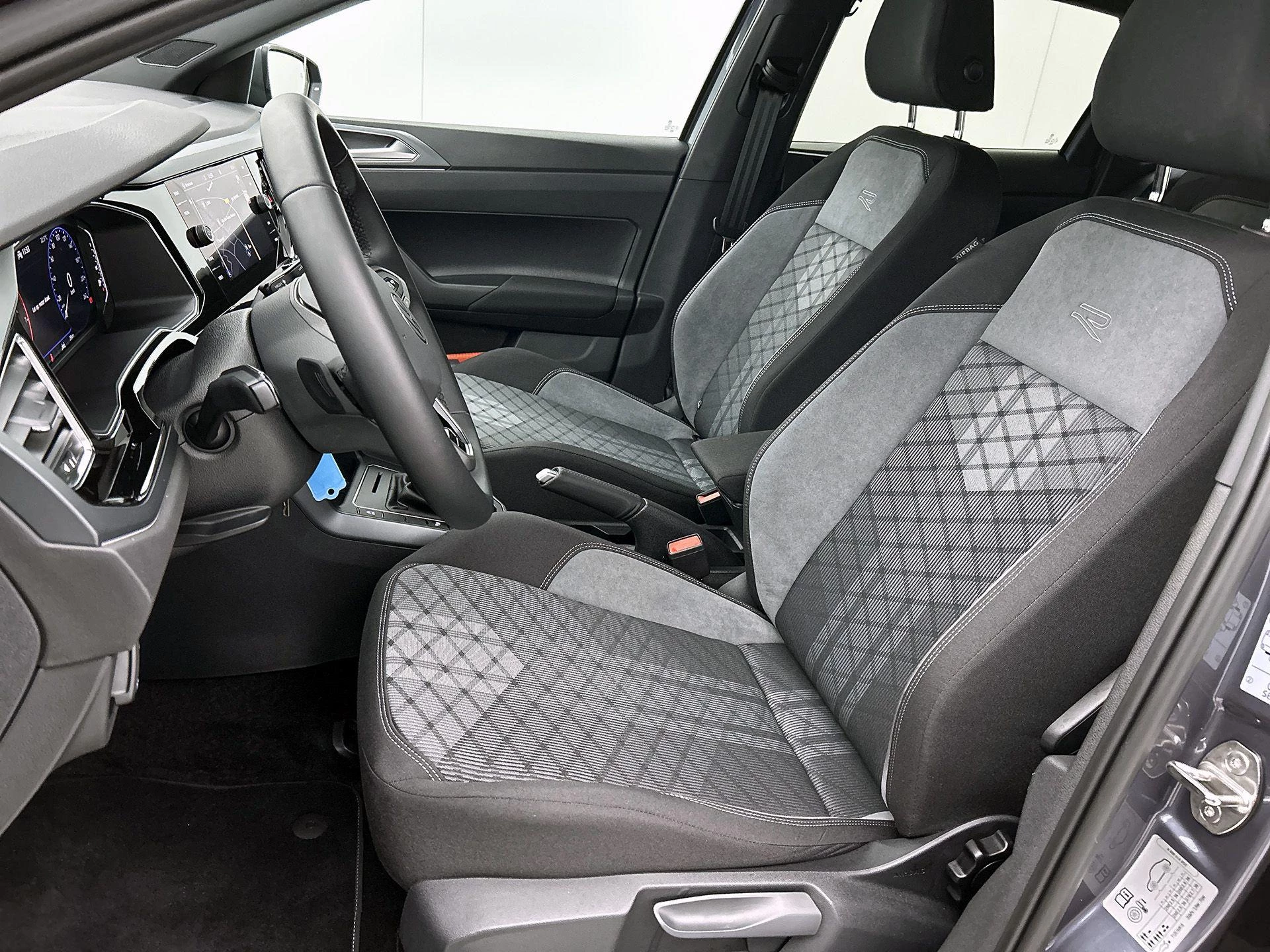 Volkswagen-Polo-image-41