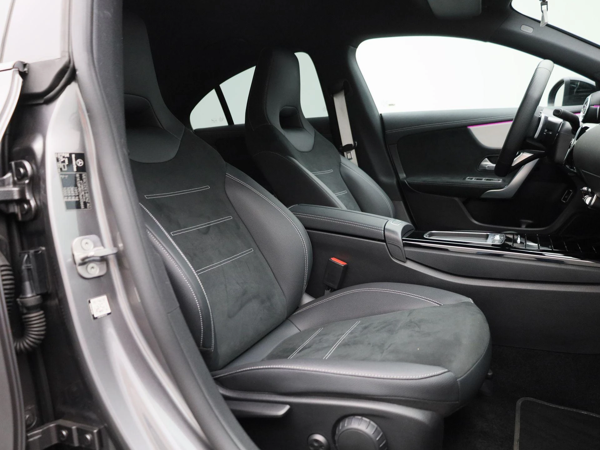 Mercedes-Benz-CLA-image-37