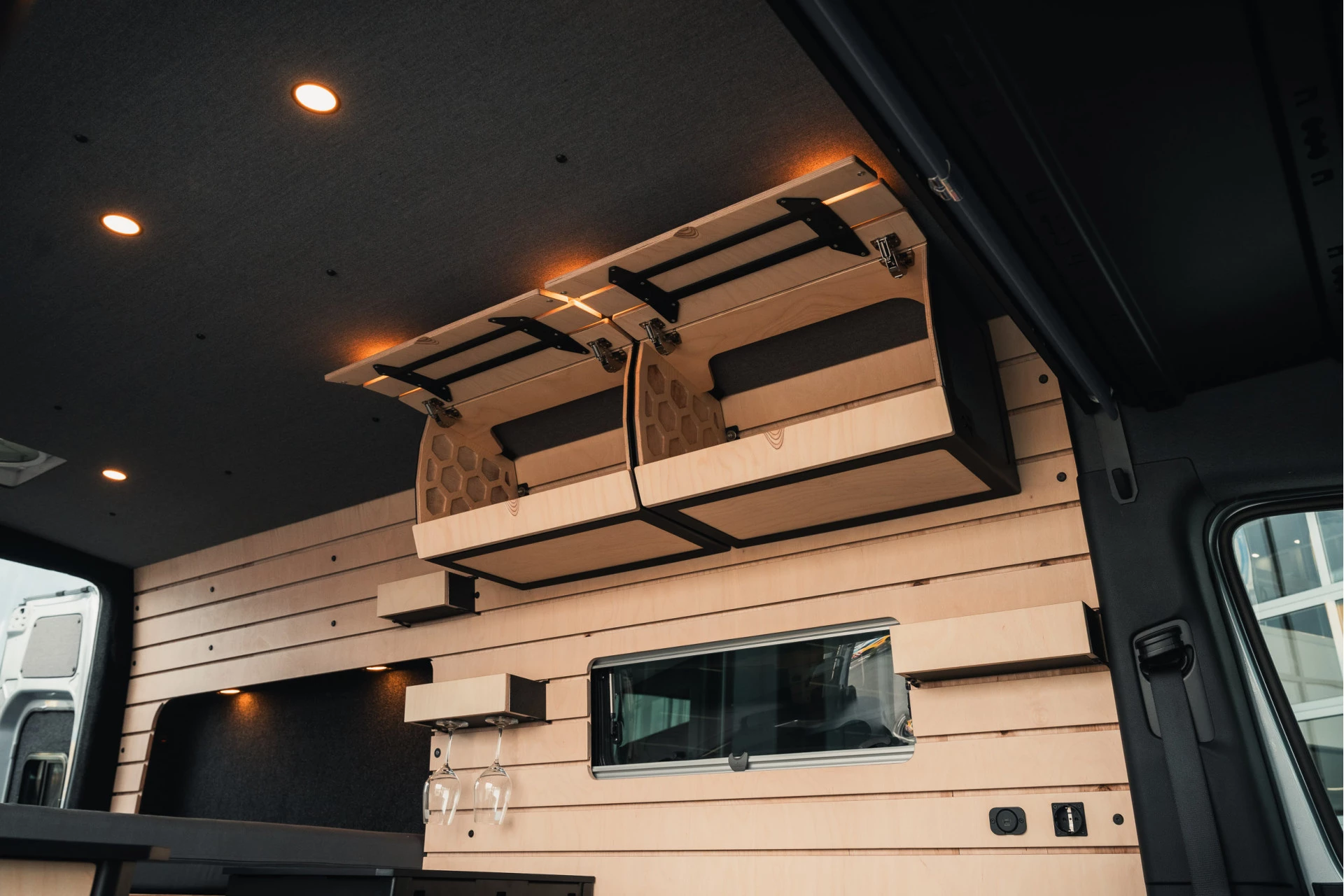 Mercedes-Benz-Sprinter-image-27