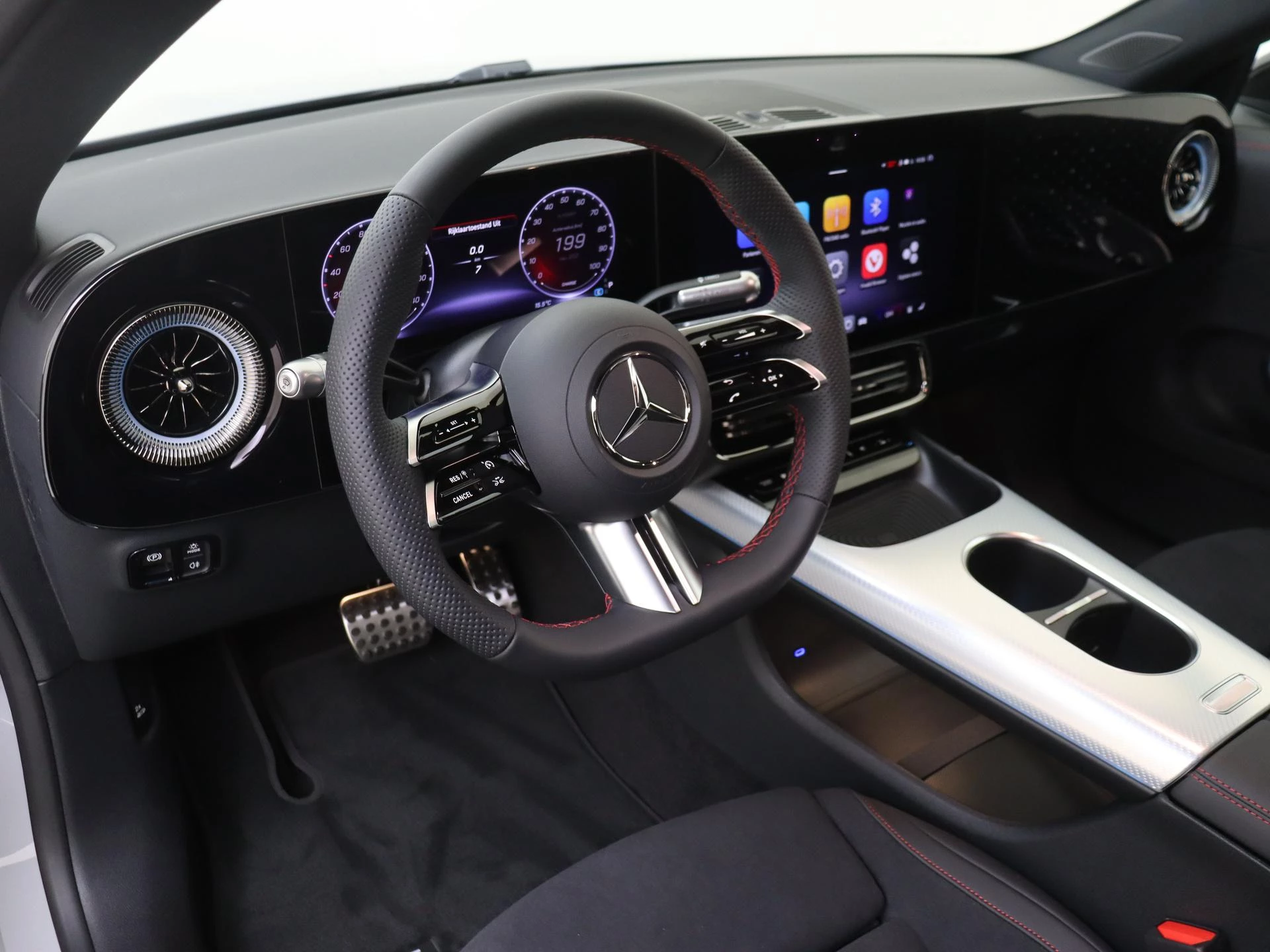 Mercedes-Benz-CLA-image-12