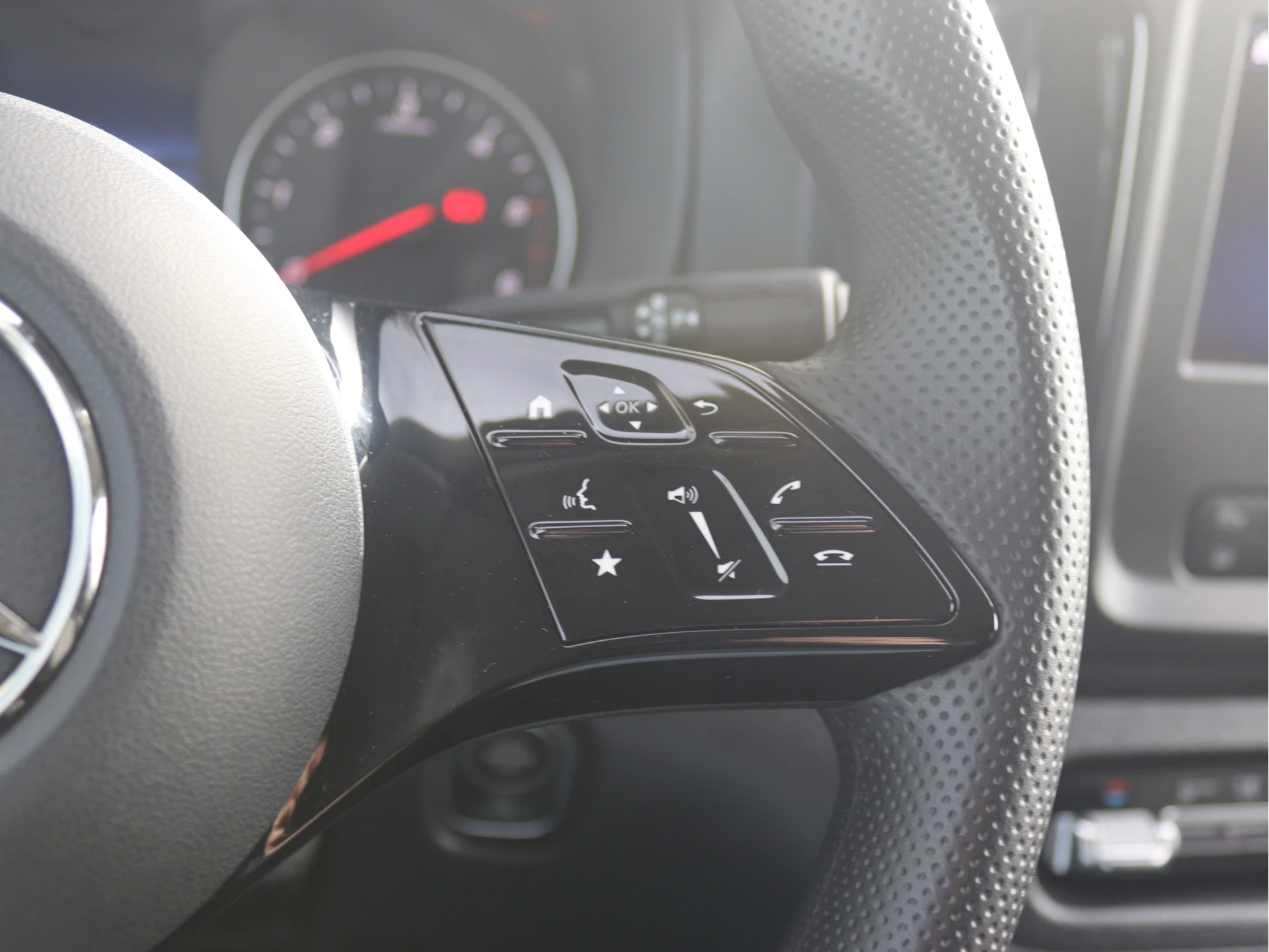 Mercedes-Benz-Vito-image-7