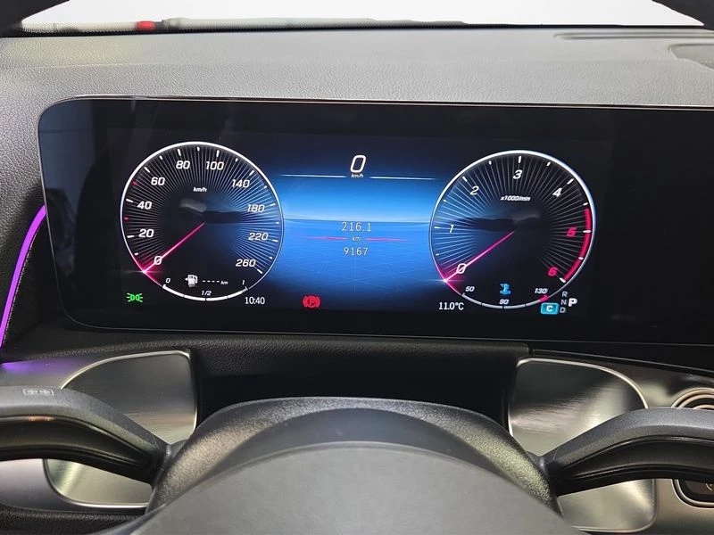 Mercedes-Benz-GLB-image-11
