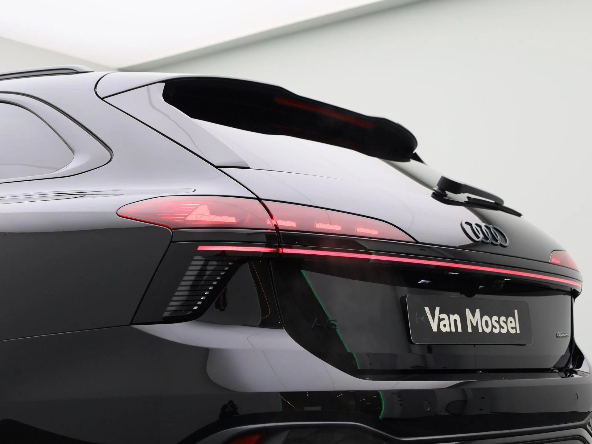 Audi A6 Avant 2.0 e-hybrid quattro S edition 299 PK