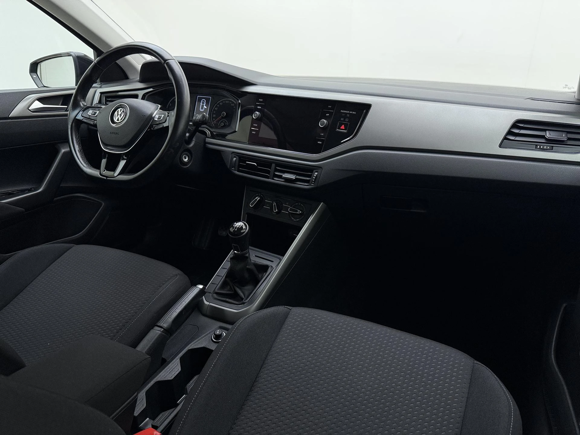 Volkswagen-Polo-image-5