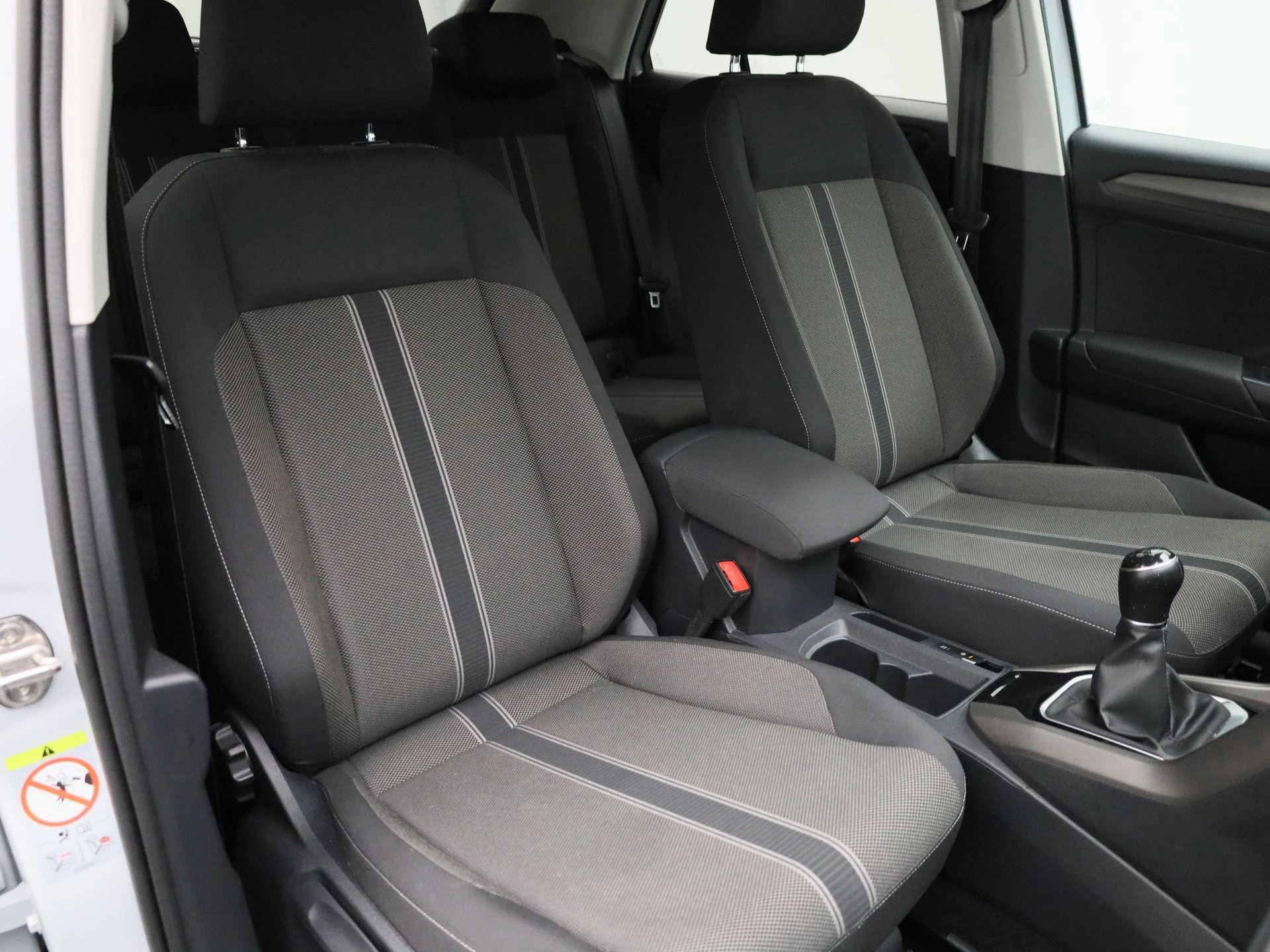 Volkswagen-T-Roc-image-31