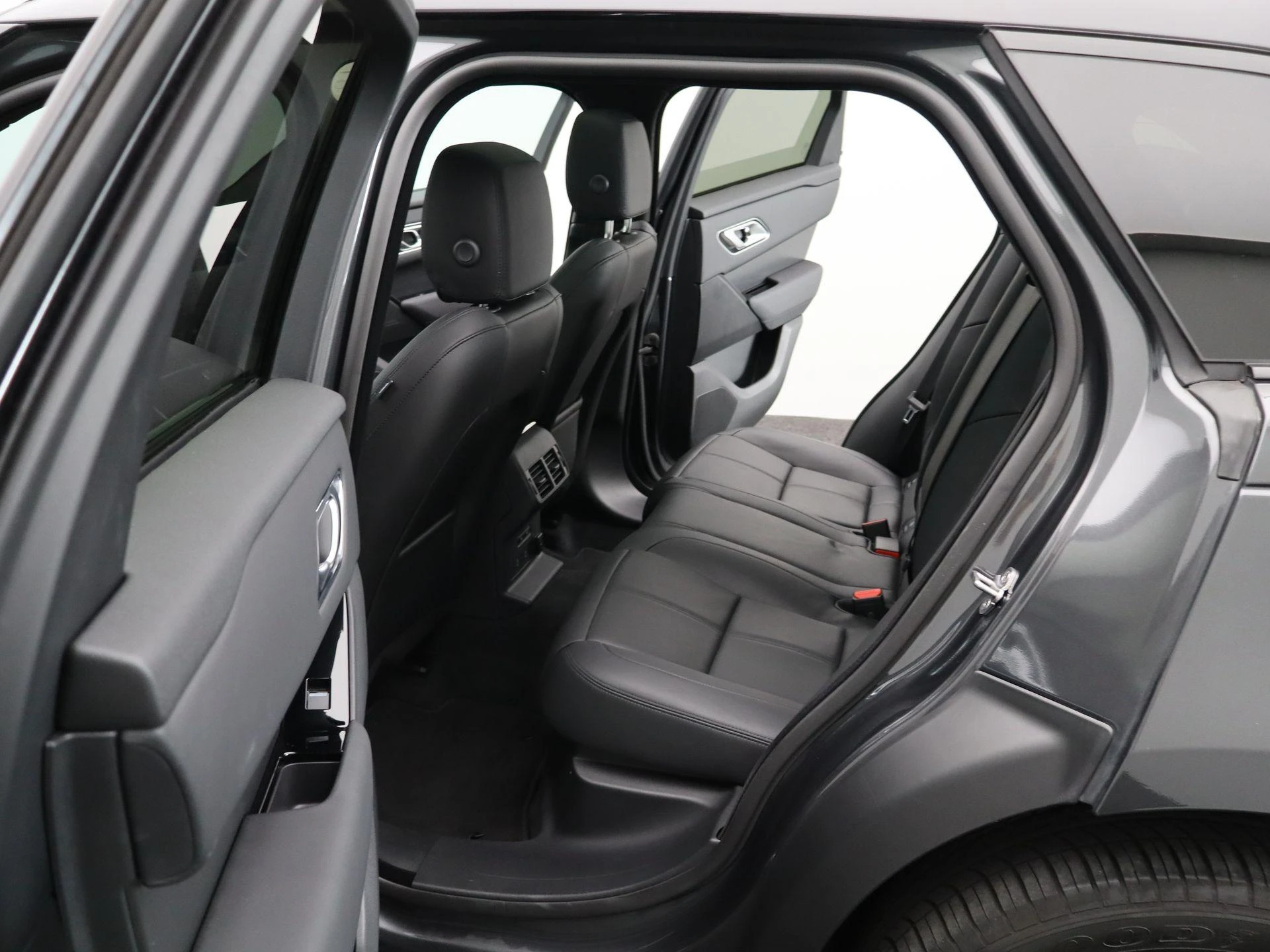 Land Rover-Range Rover Velar-image-13