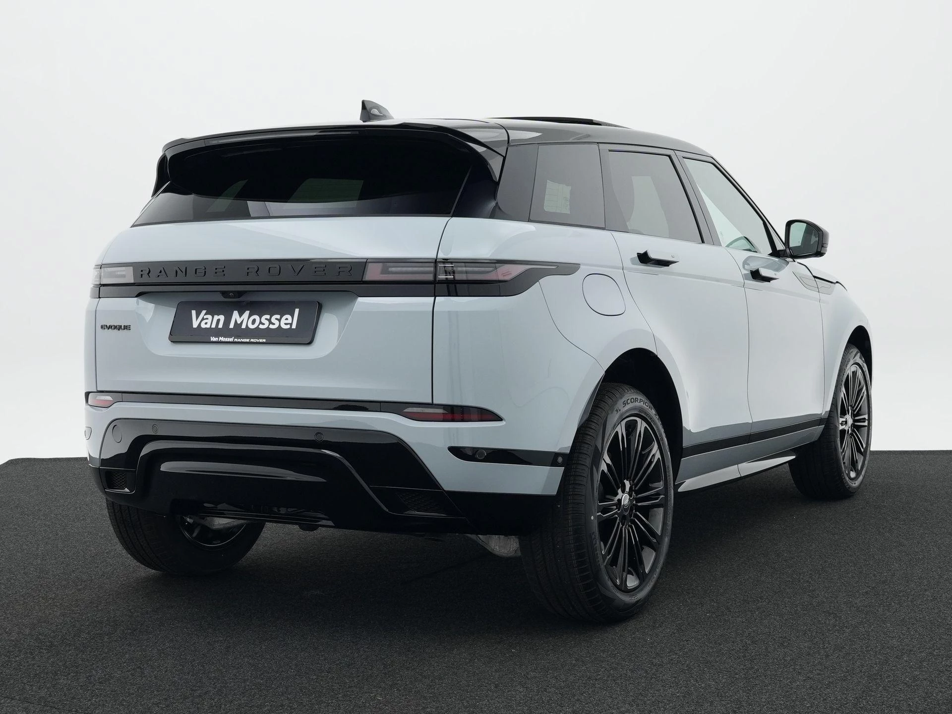 Land Rover-Range Rover Evoque-image-11