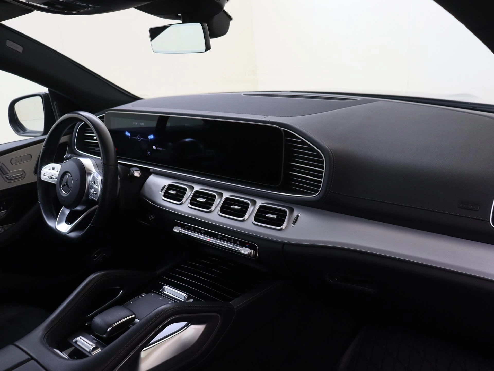 Mercedes-Benz-GLE-image-2