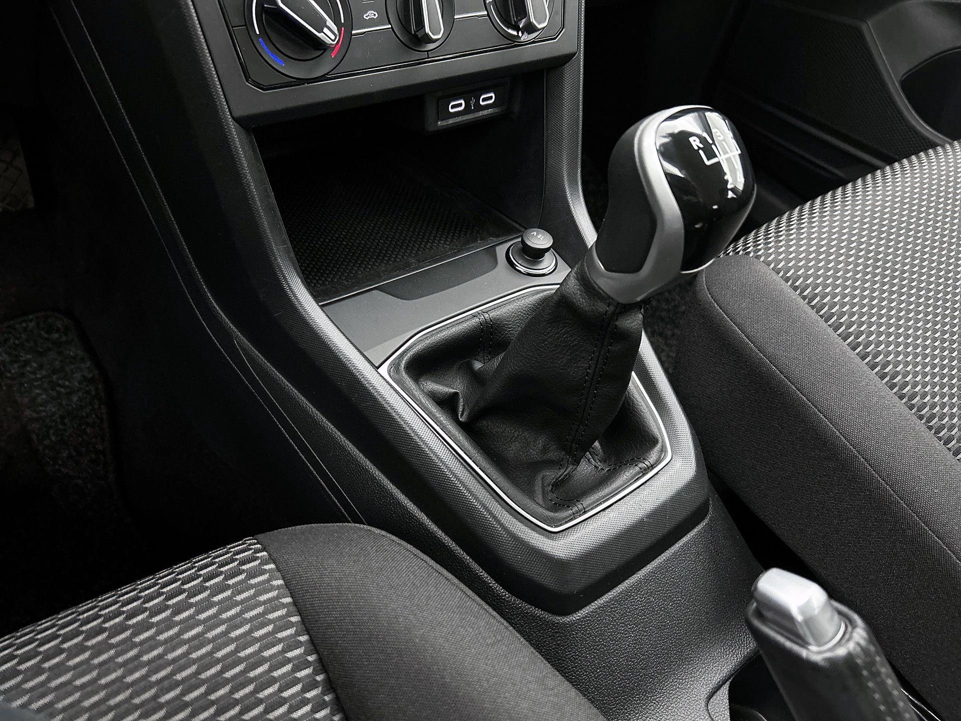 Volkswagen-T-Cross-image-9
