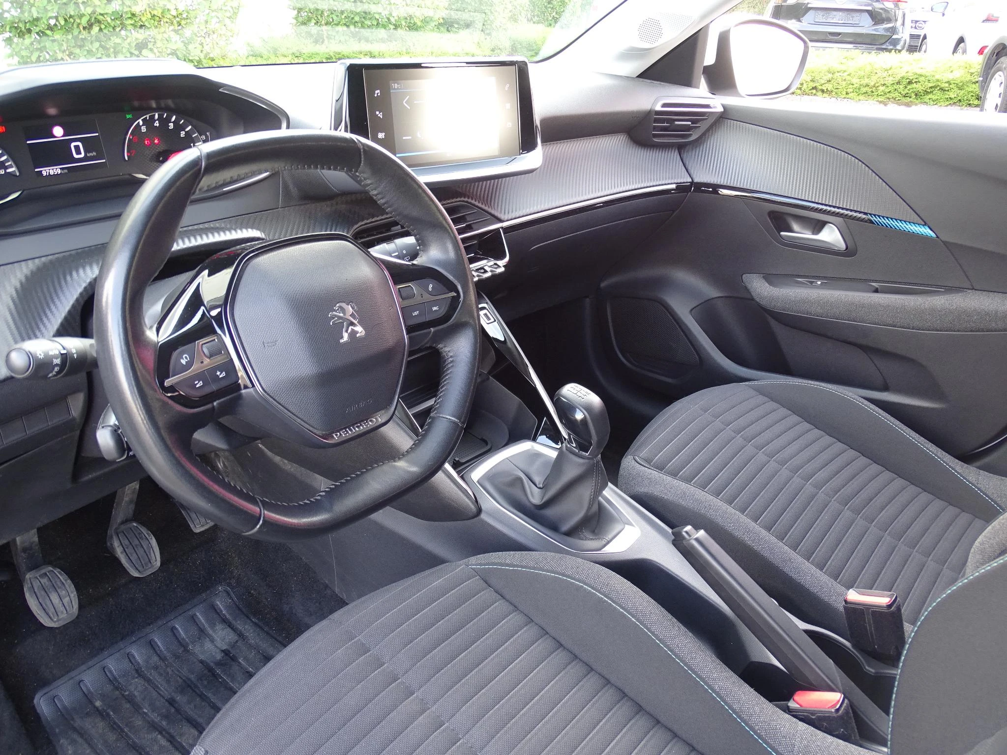 Peugeot-208-image-16