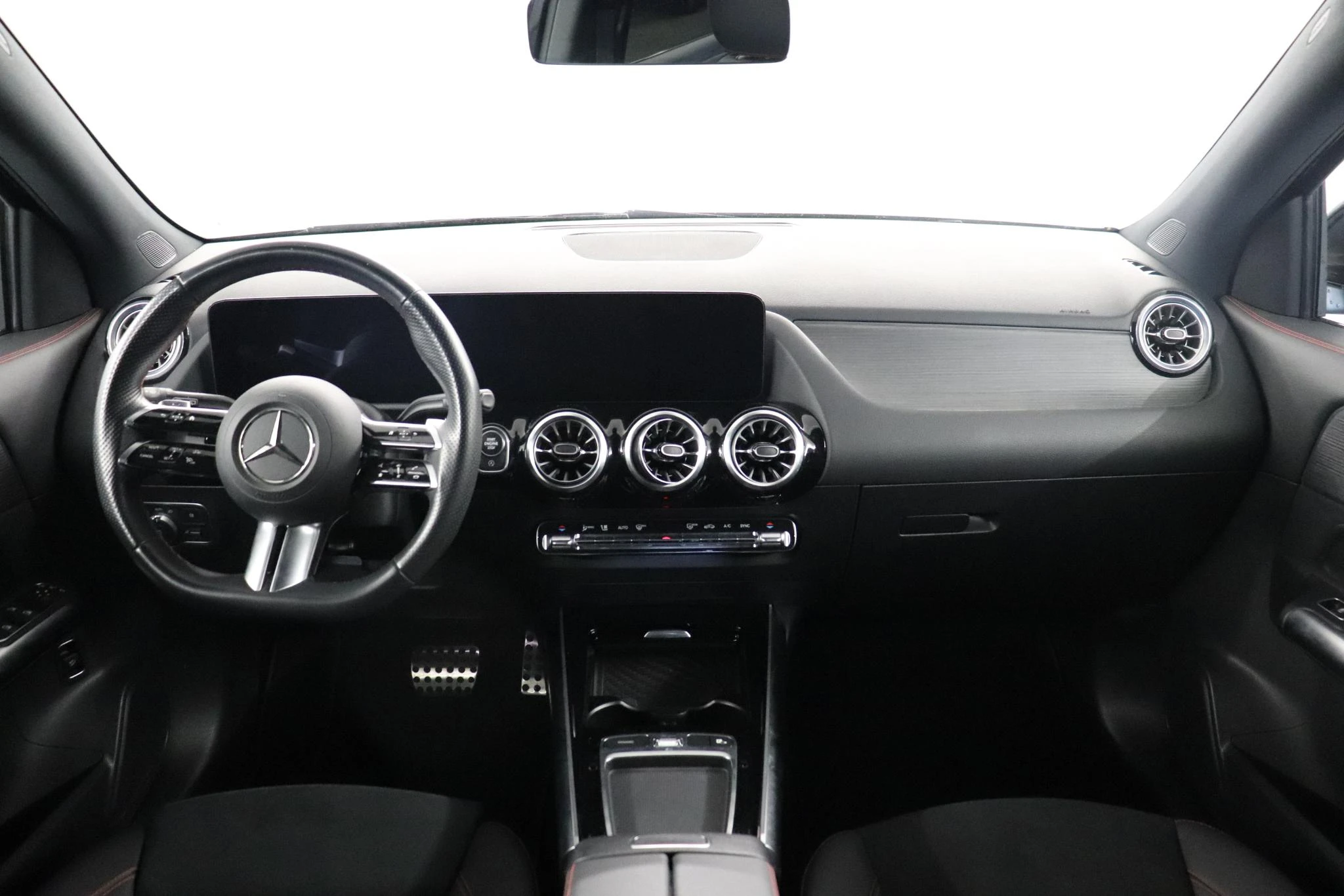 Mercedes-Benz-GLA-image-9