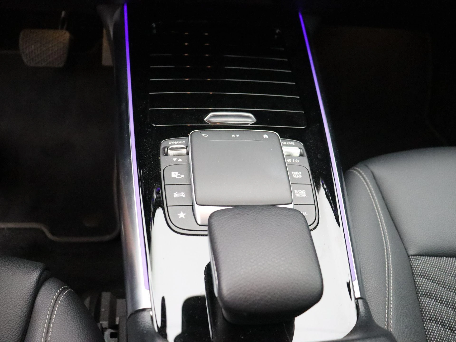 Mercedes-Benz-EQA-image-15