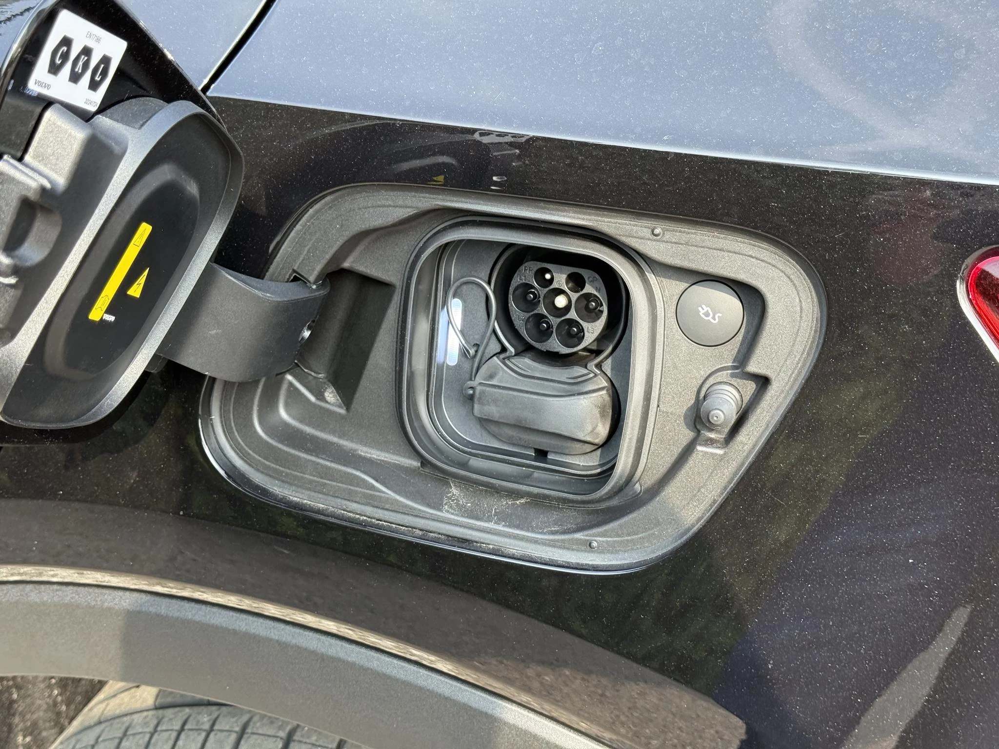Volvo-EX40-image-10