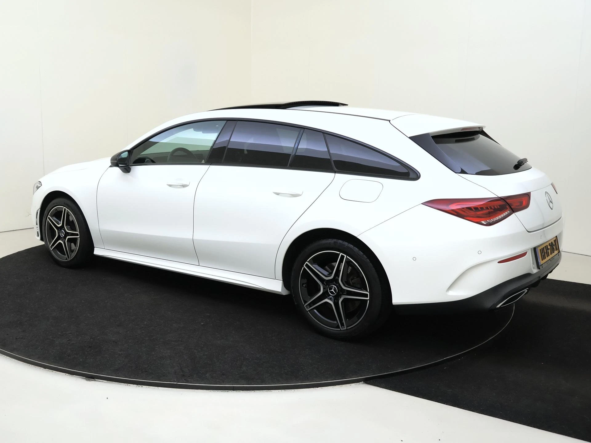 Mercedes-Benz-CLA-image-2